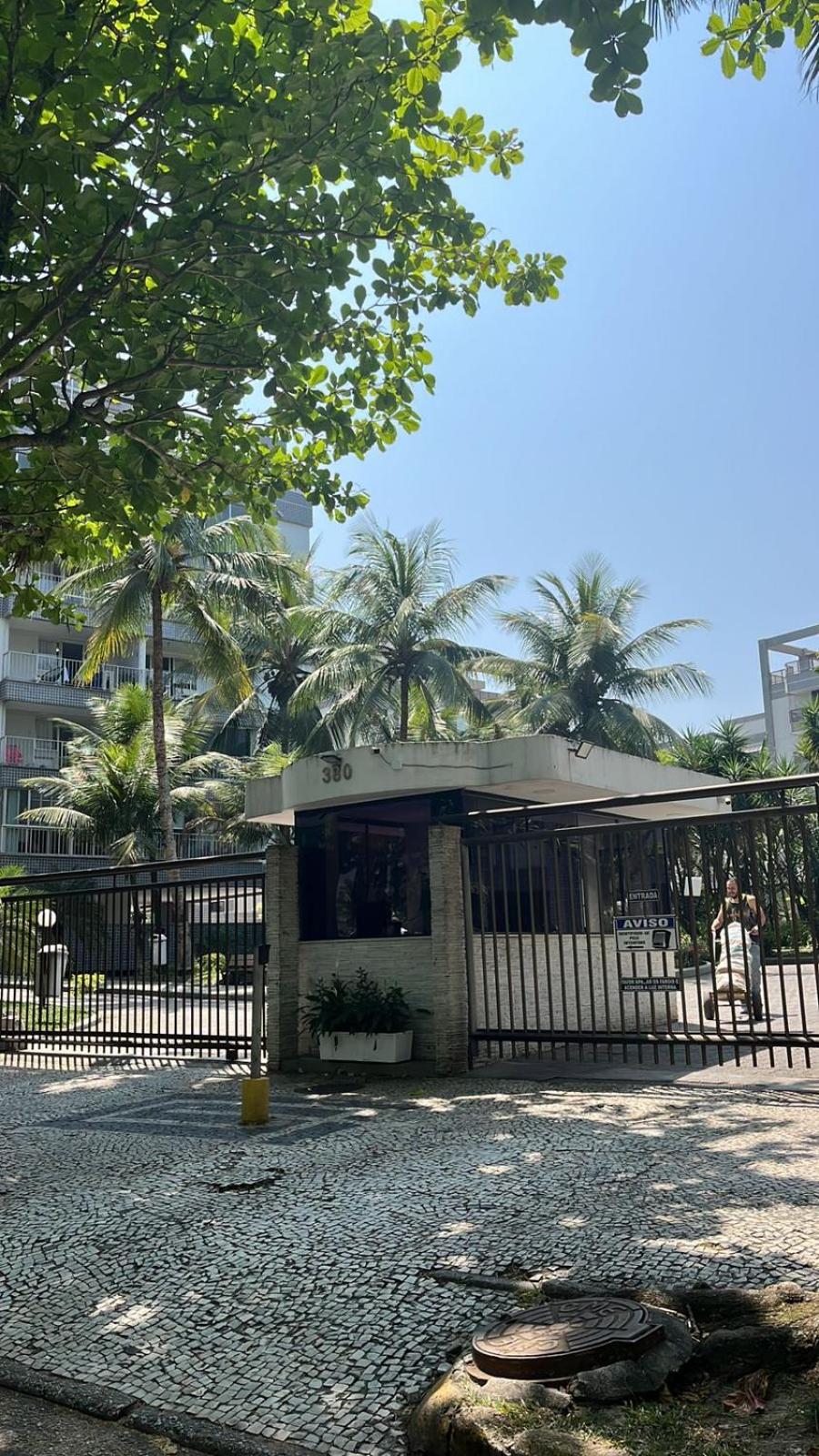 Cobertura Incrível, silenciosa e familiar com sala ampla, cozinha americana, 3 quartos, área gourmet, terraço aberto com churrasqueira e jacuzzi na Praia d