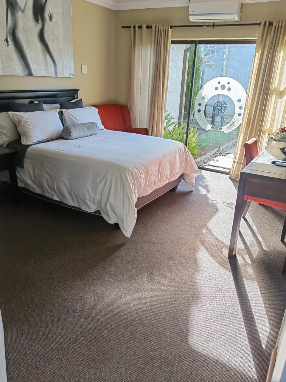 Emzini Guesthouse Universitas