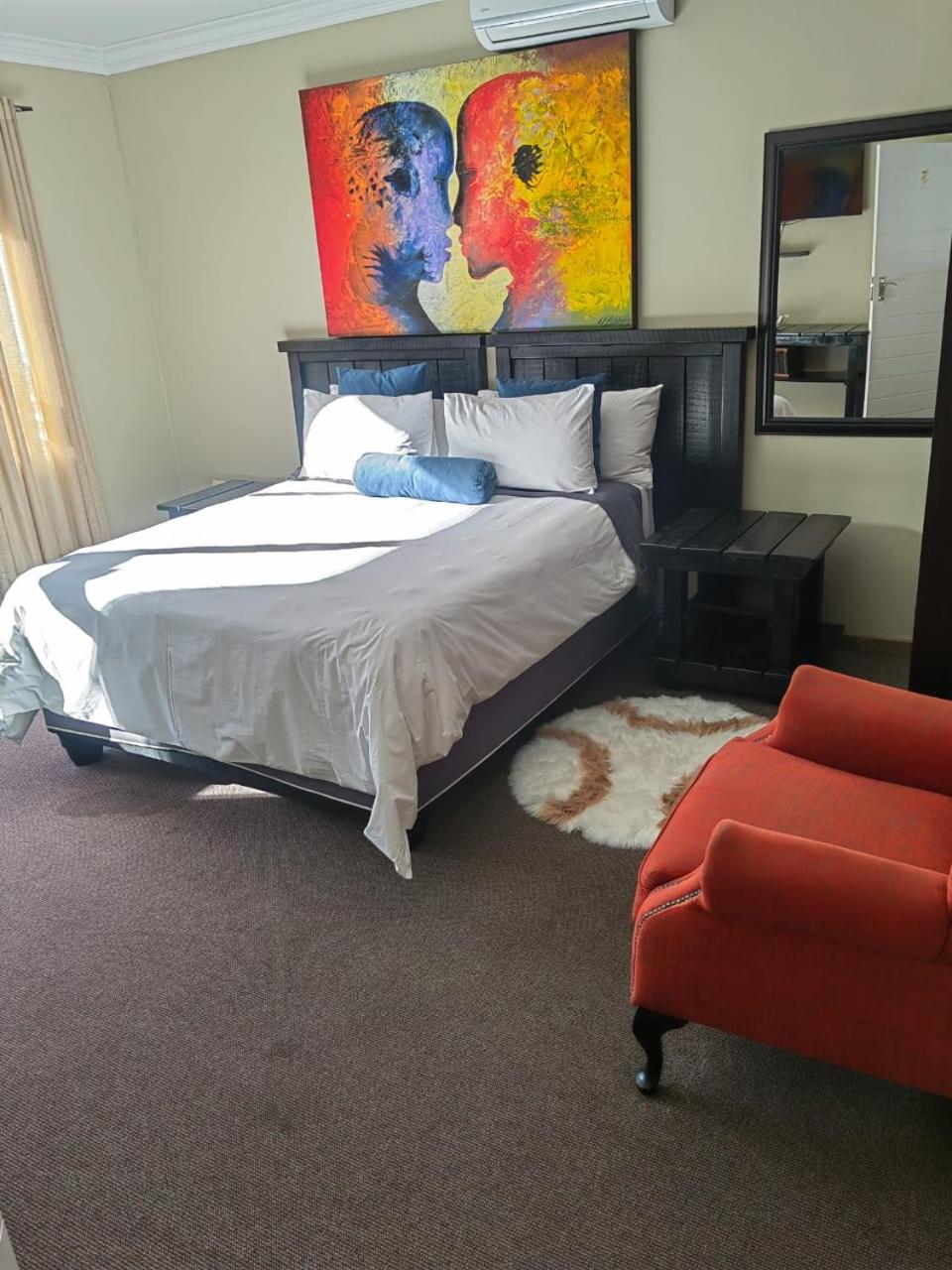 Emzini Guesthouse Universitas