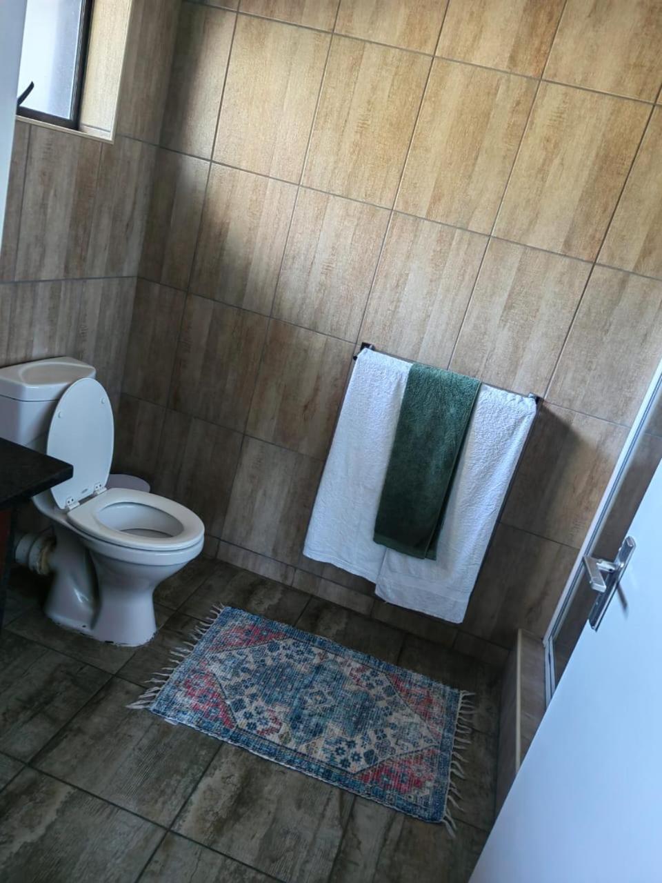 Emzini Guesthouse Universitas