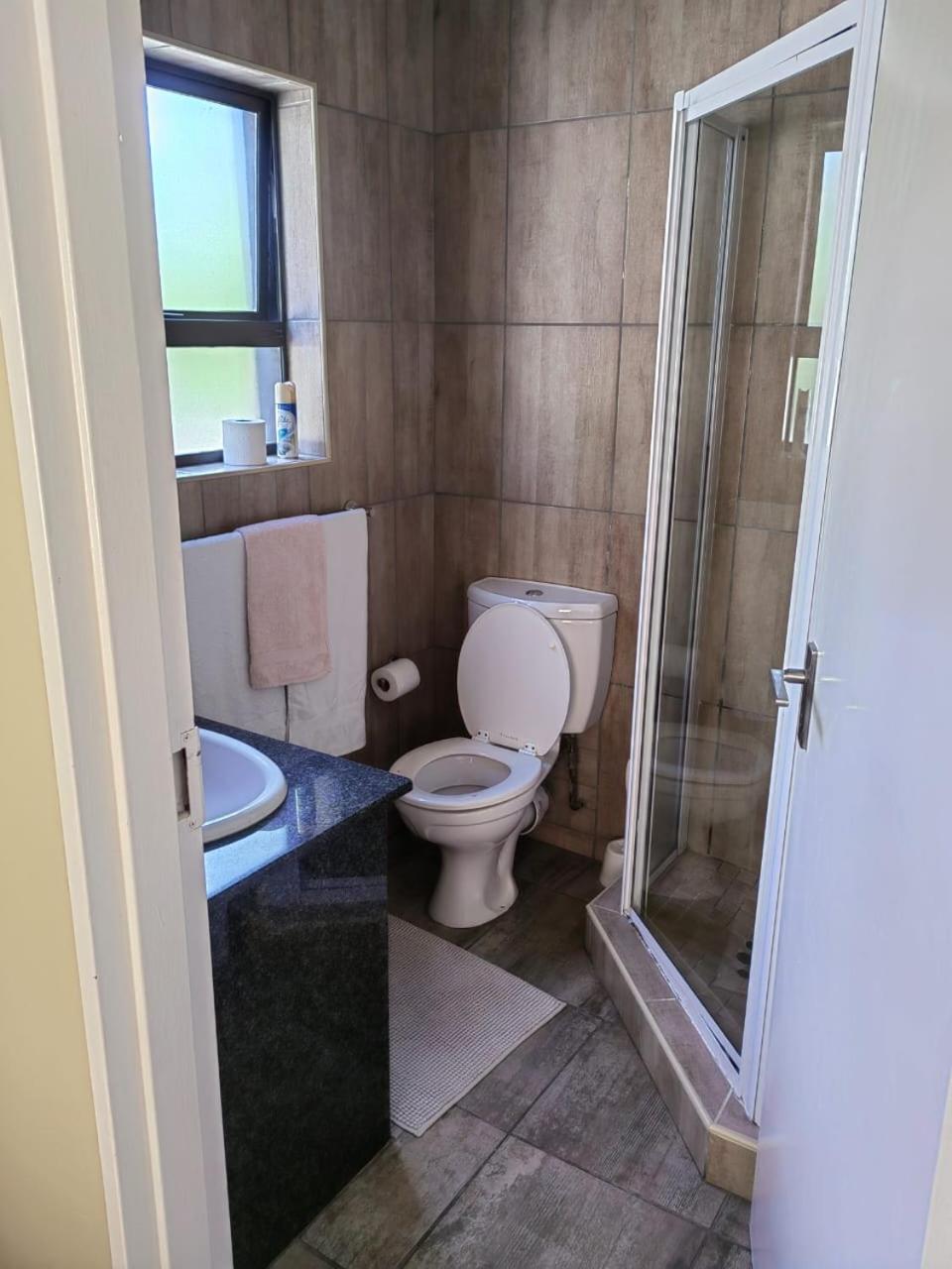 Emzini Guesthouse Universitas
