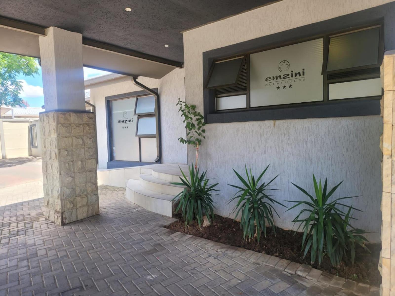 Emzini Guesthouse Universitas