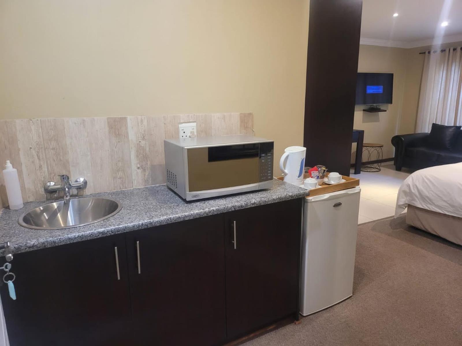 Emzini Guesthouse Universitas