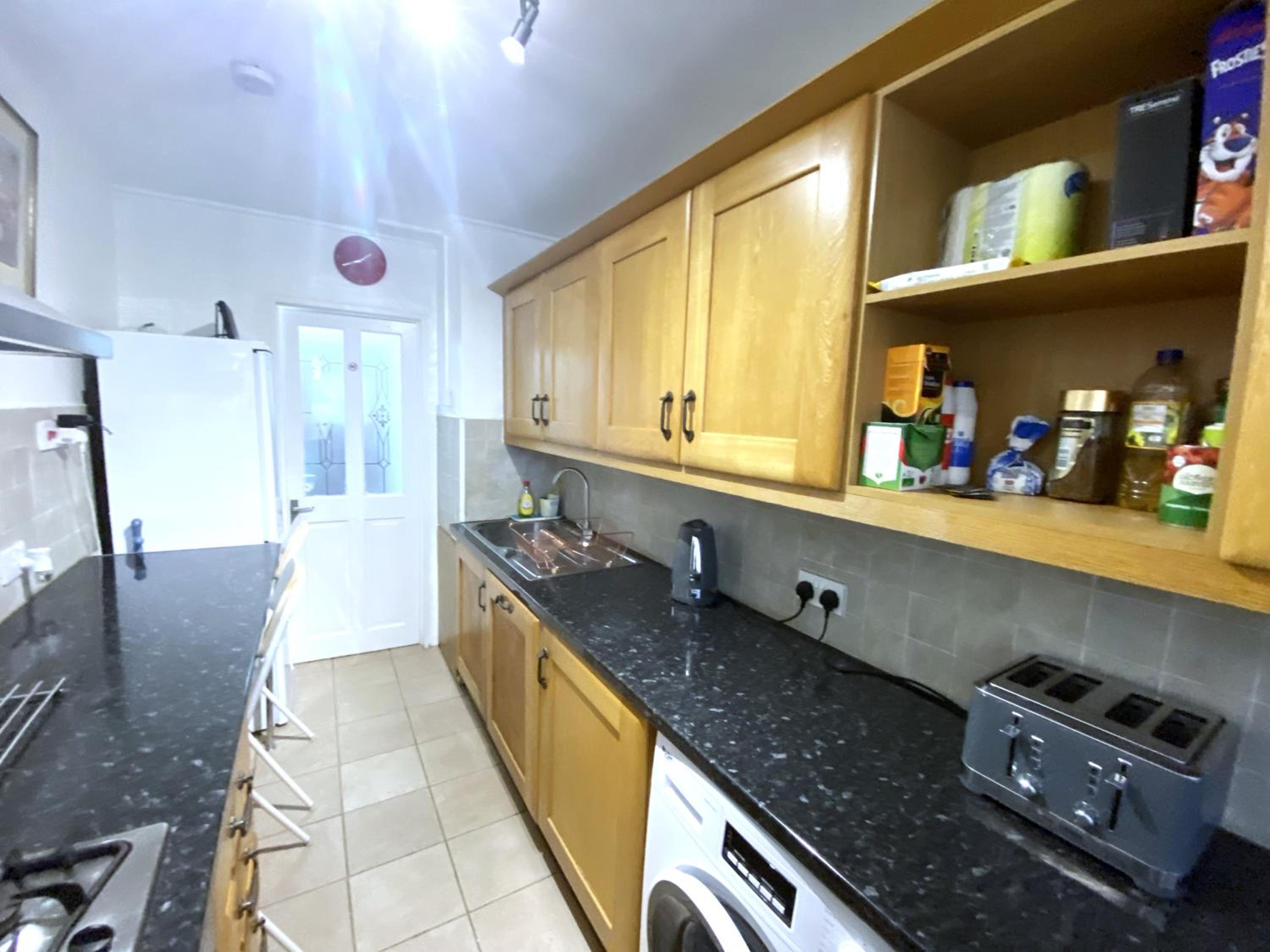 Laret Guest House