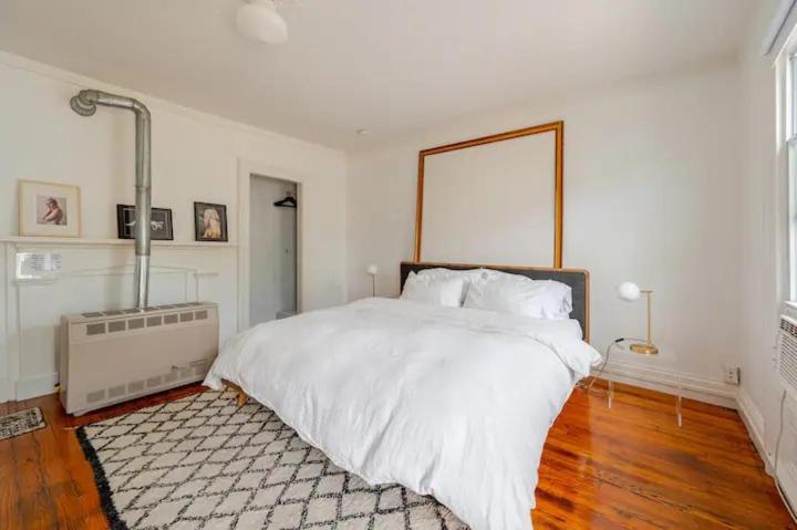 1BR Hudson Apartment 3Min Walk To Warren St For Two view 3