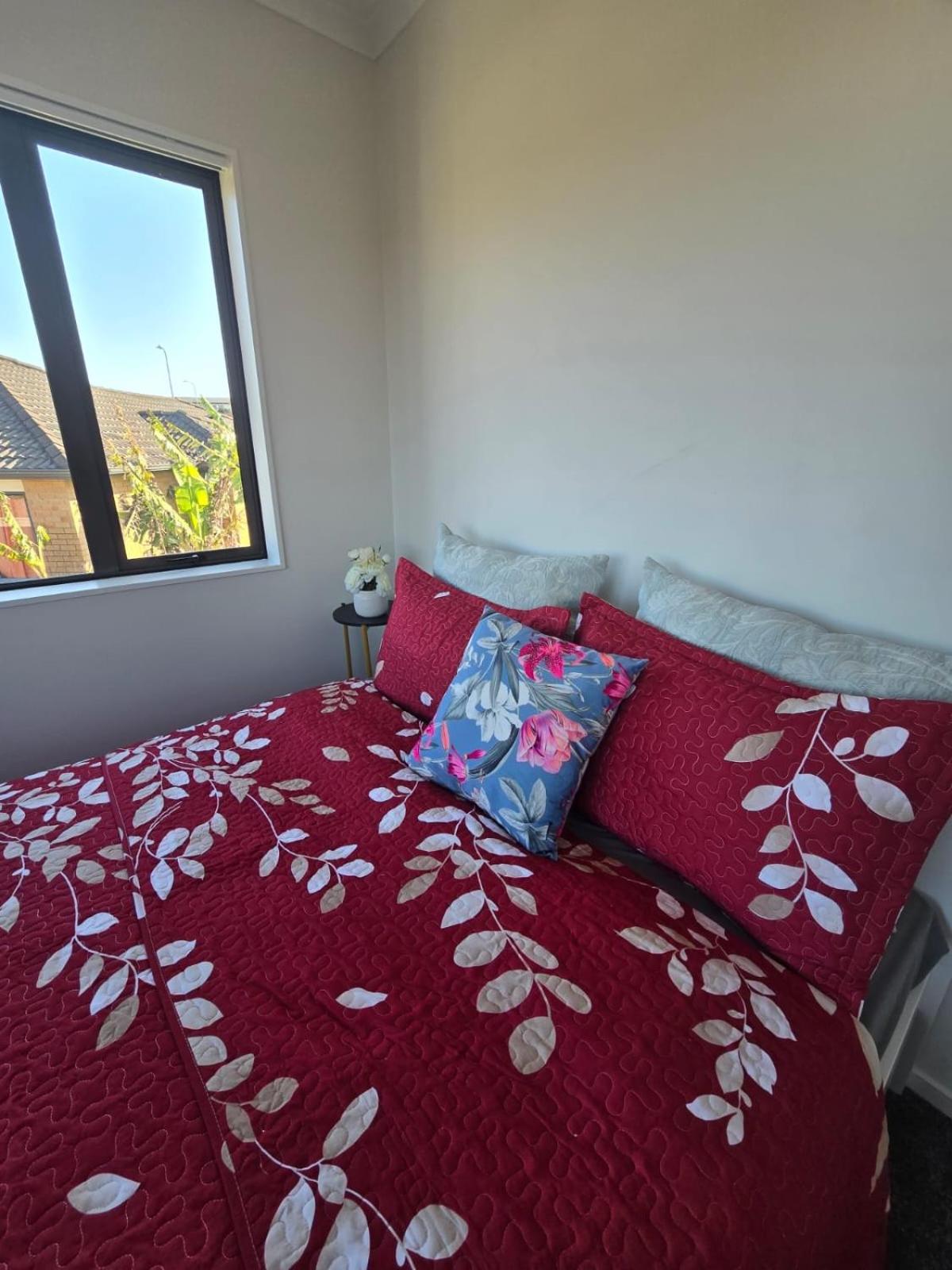 Holiday home near Auckland Airport view 5