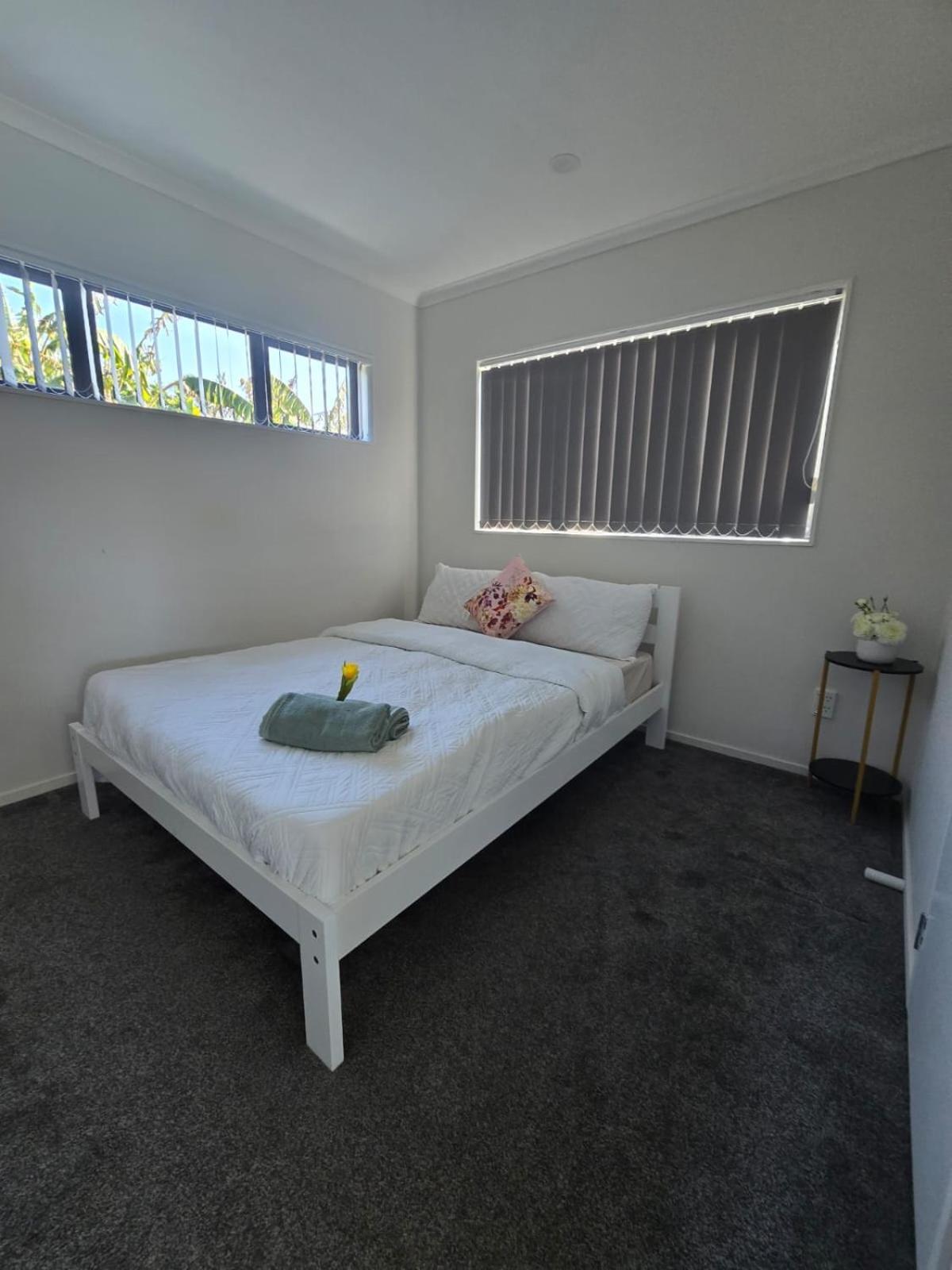 Holiday home near Auckland Airport view 4