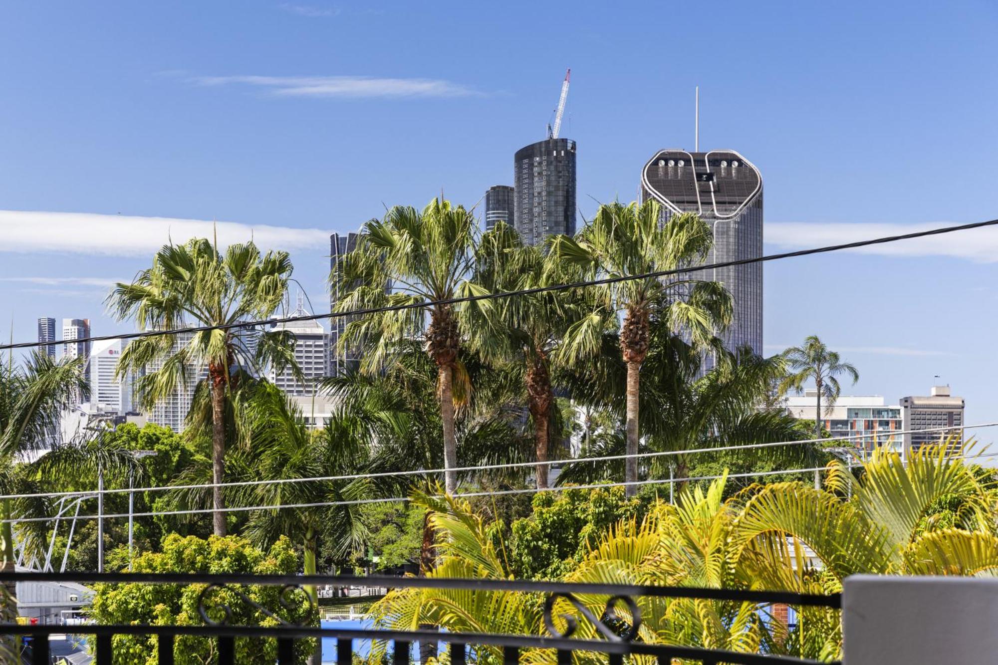 South Brisbane 2-Bed with Views & Parking