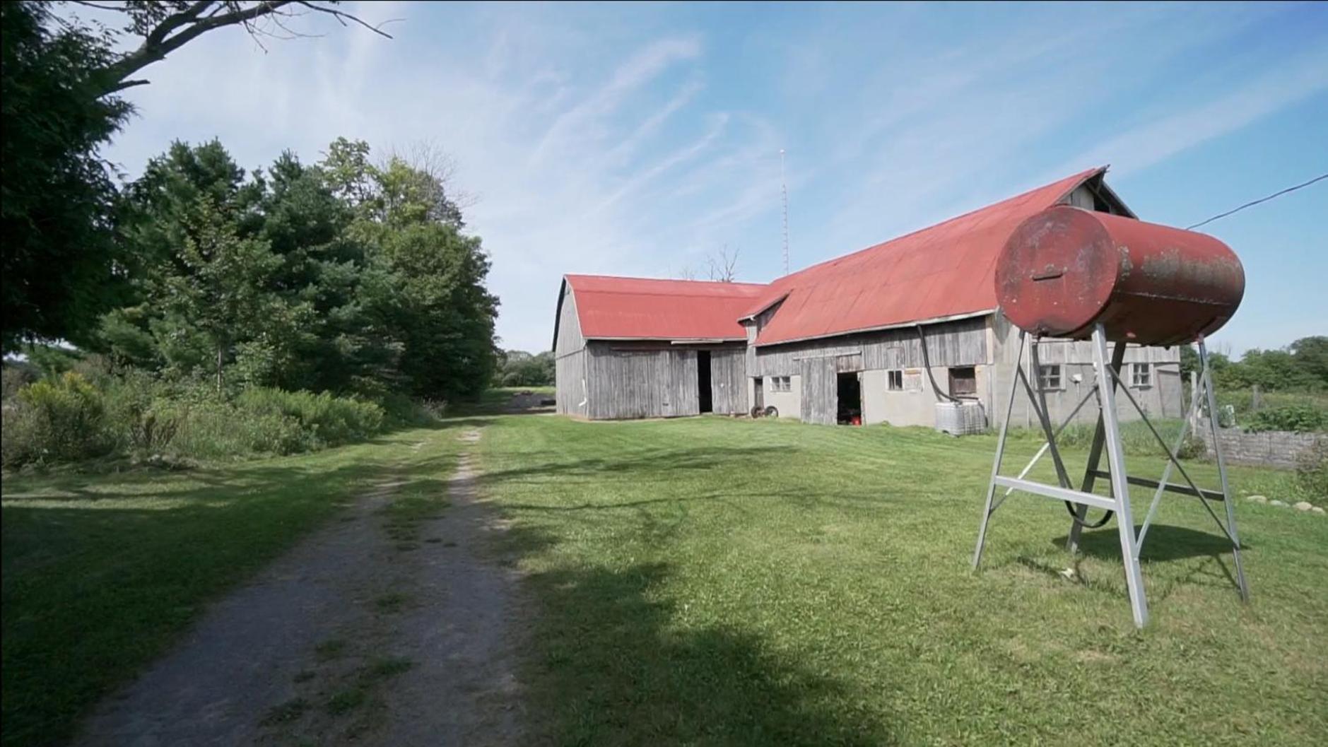 Entire Farmhouse 1 Hr from Toronto