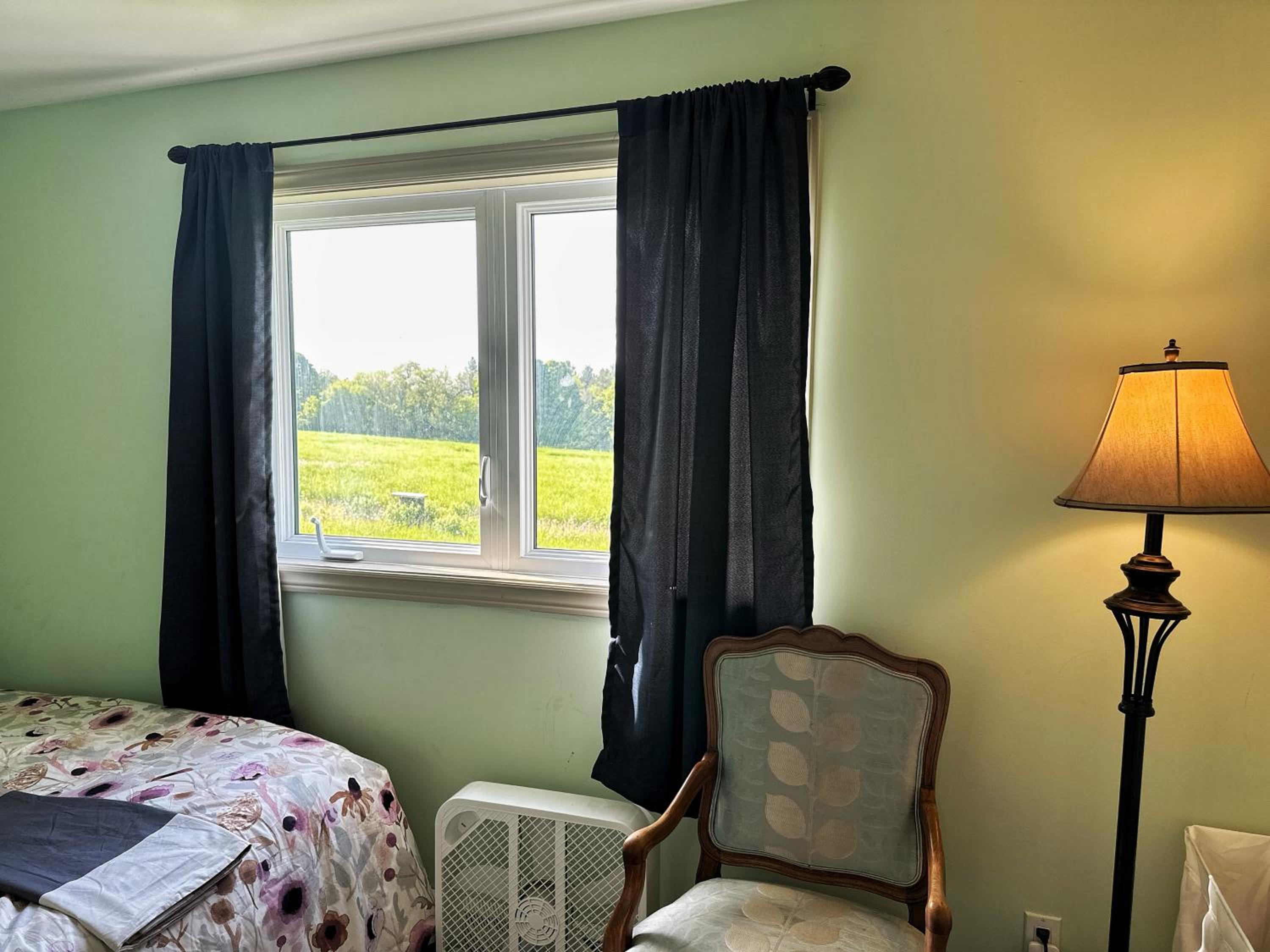 Entire Farmhouse 1 Hr from Toronto