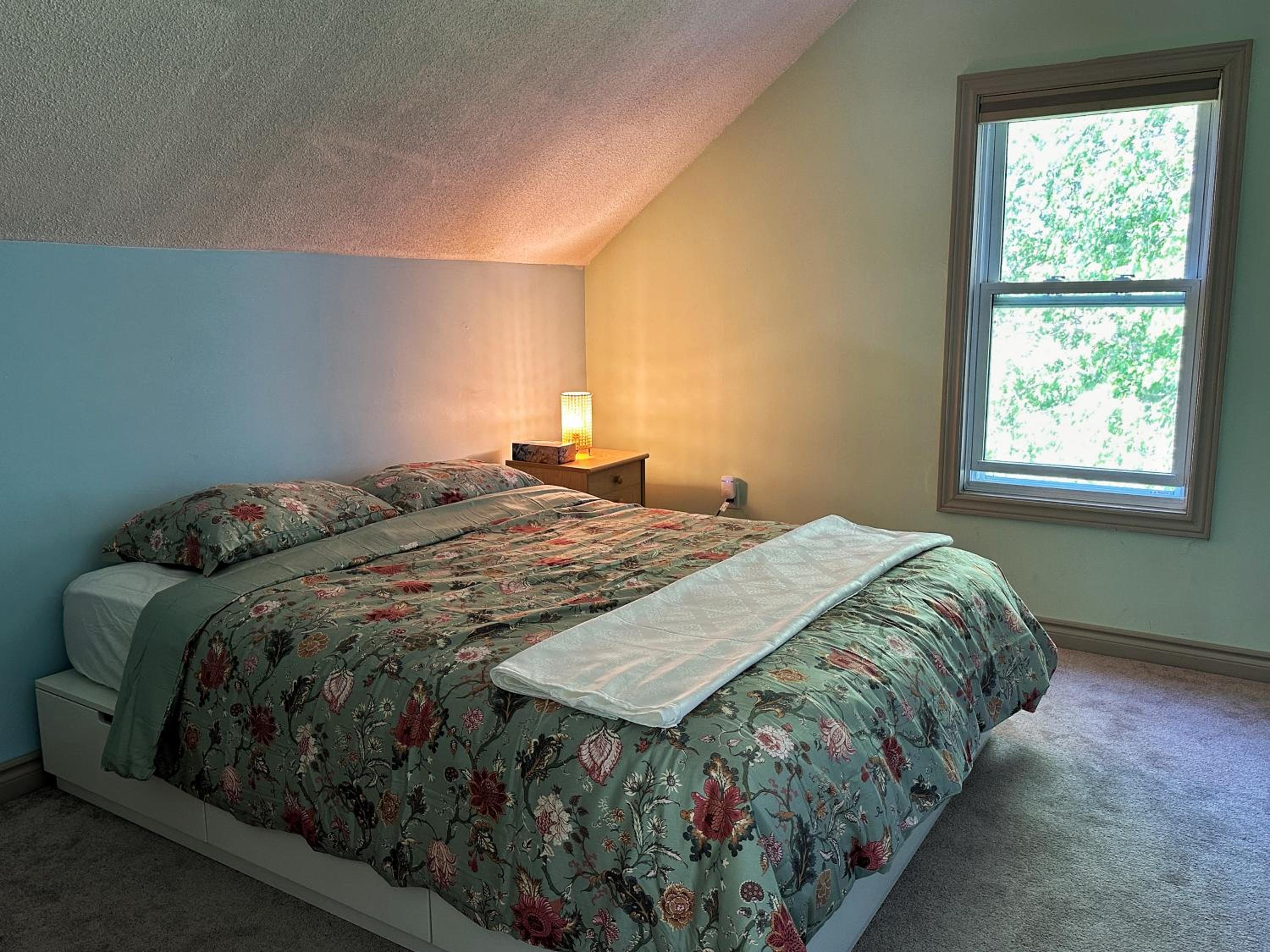 Entire Farmhouse 1 Hr from Toronto