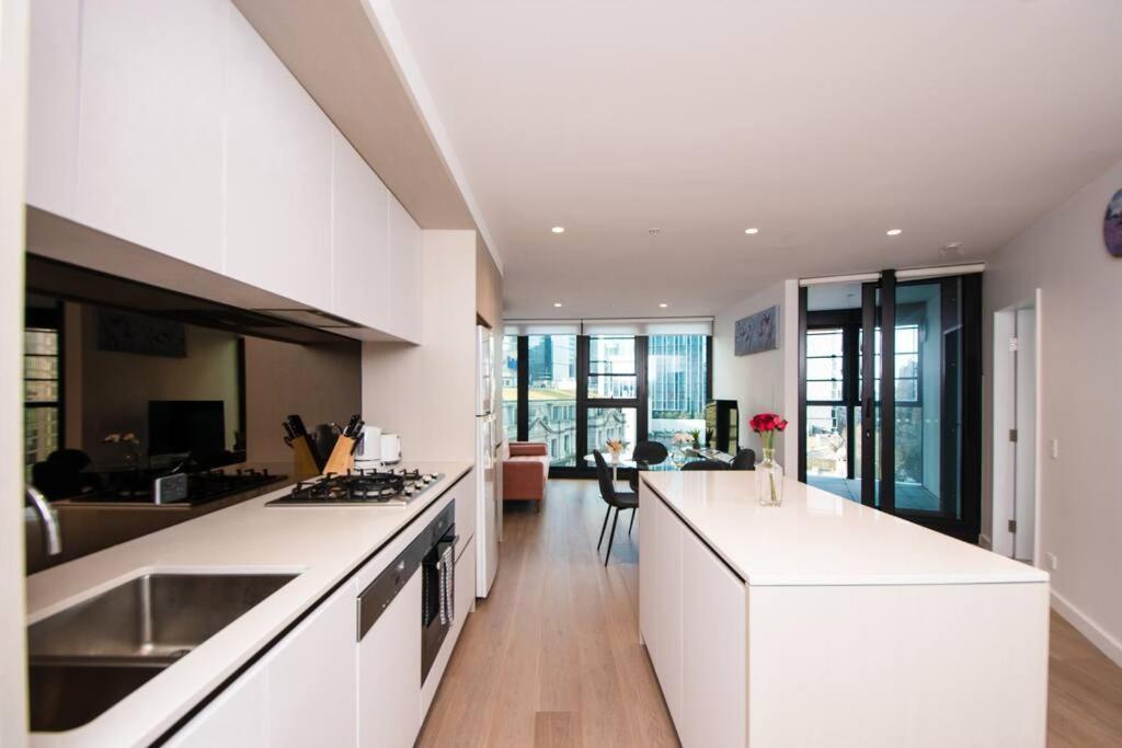 Great City Stay 2BR Free Tram Gym & Pool