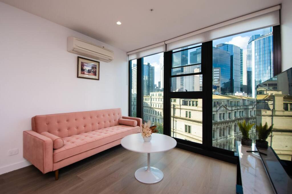Great City Stay 2BR Free Tram Gym & Pool