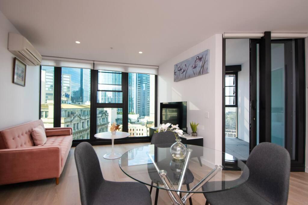 Great City Stay 2BR Free Tram Gym & Pool