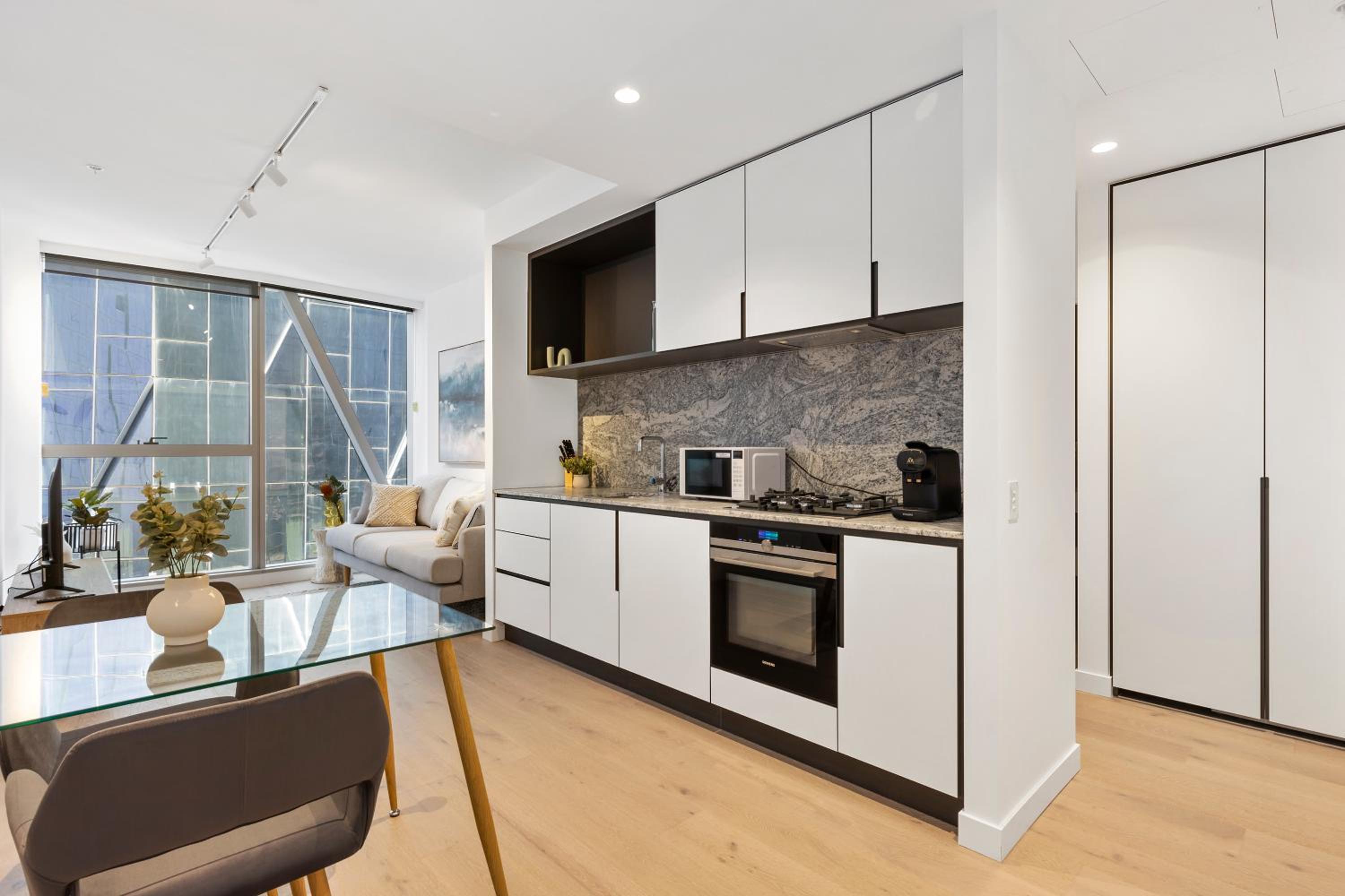 Lvl 54 West Side Place Best Location in Melb!