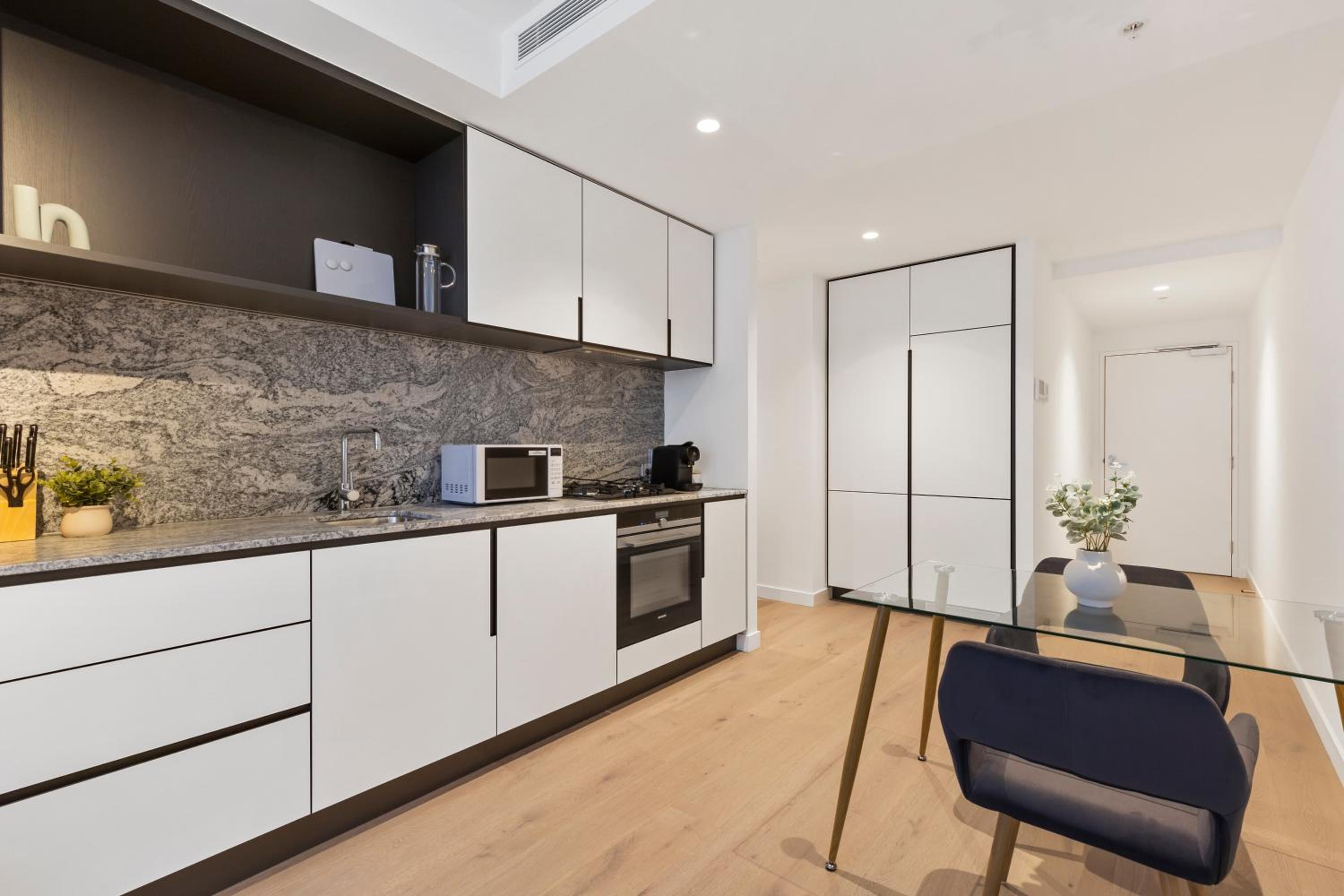 Lvl 54 West Side Place Best Location in Melb!