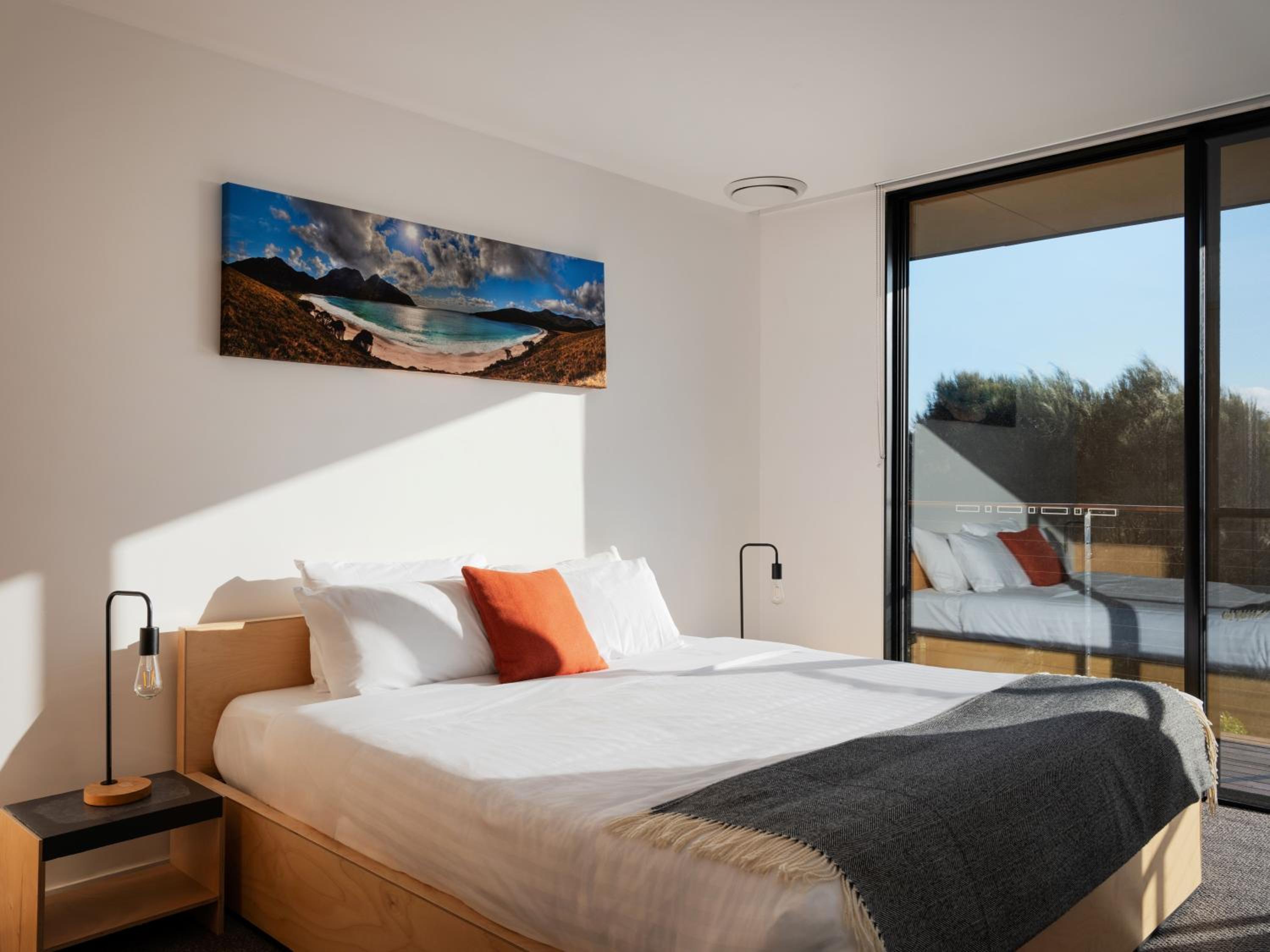 Atelier on Freycinet - Beachside Property