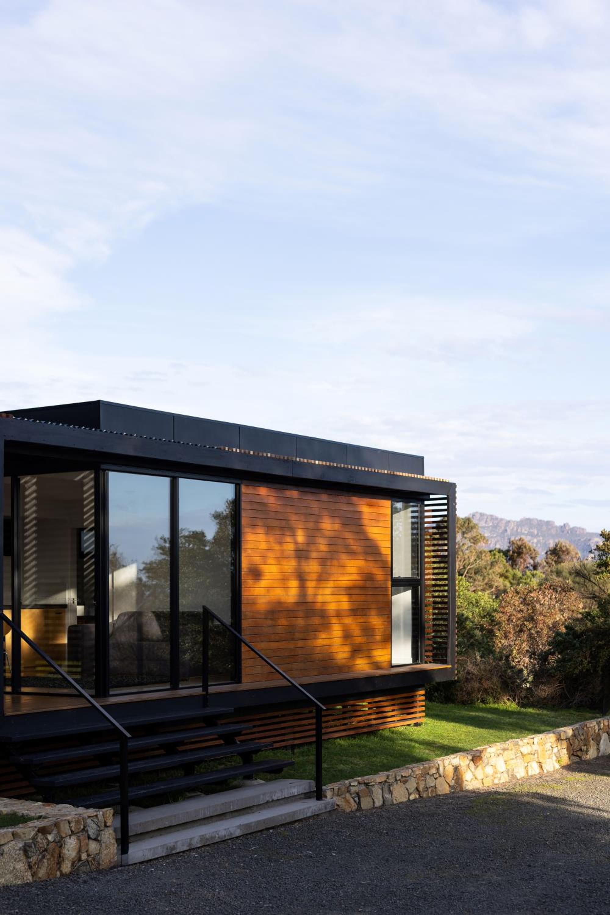 Atelier on Freycinet - Beachside Property