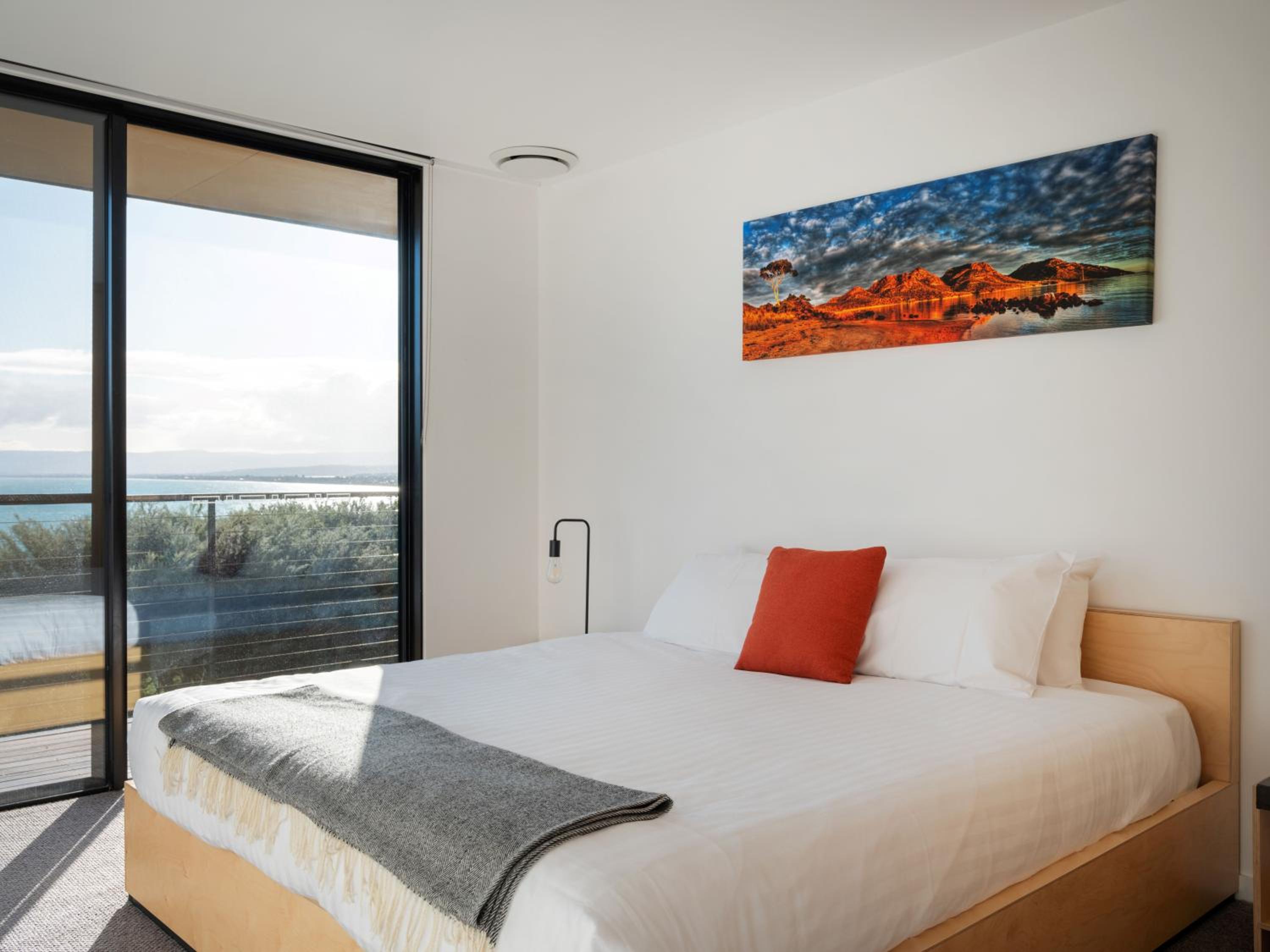 Atelier on Freycinet - Beachside Property
