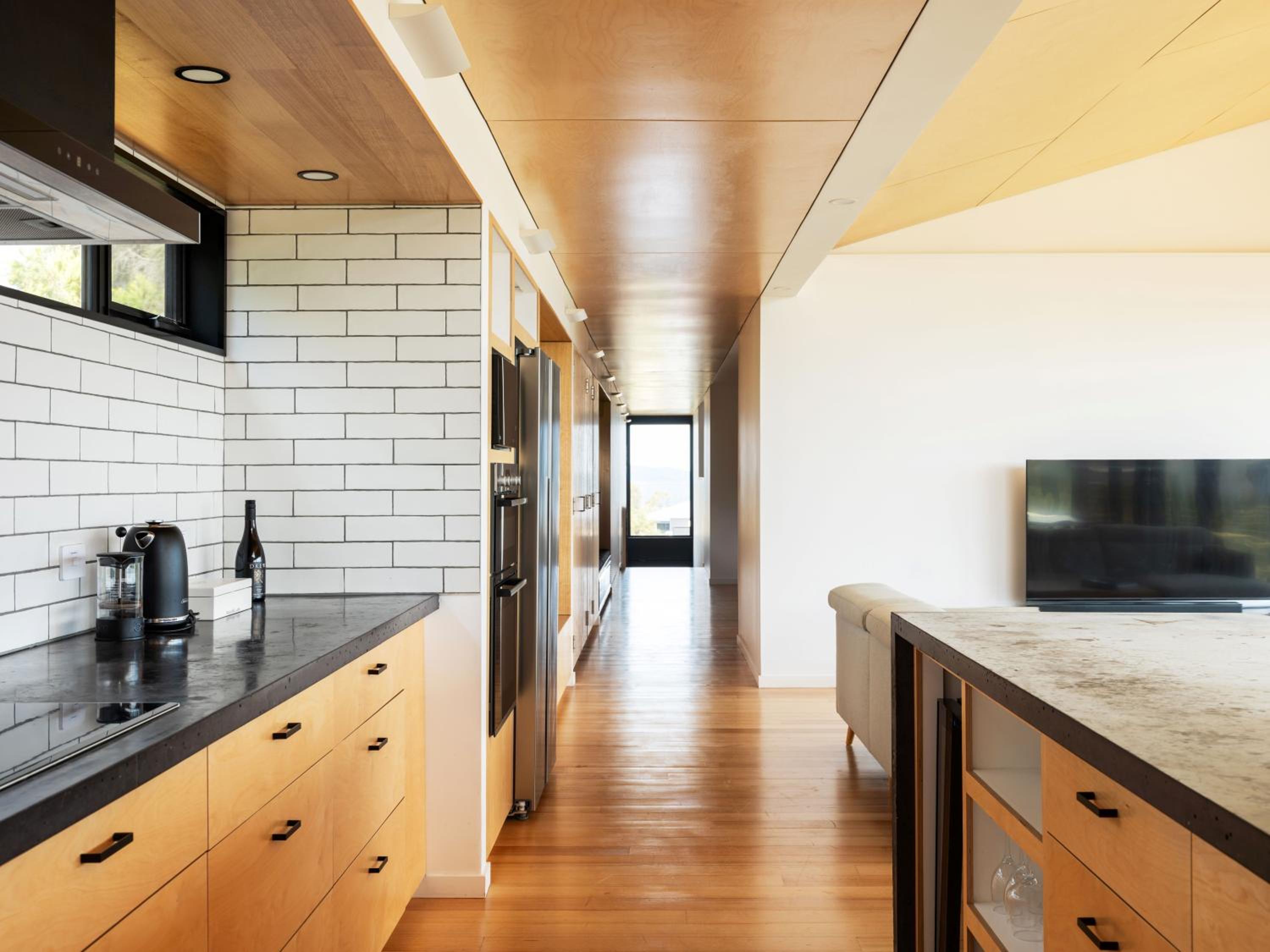 Atelier on Freycinet - Beachside Property
