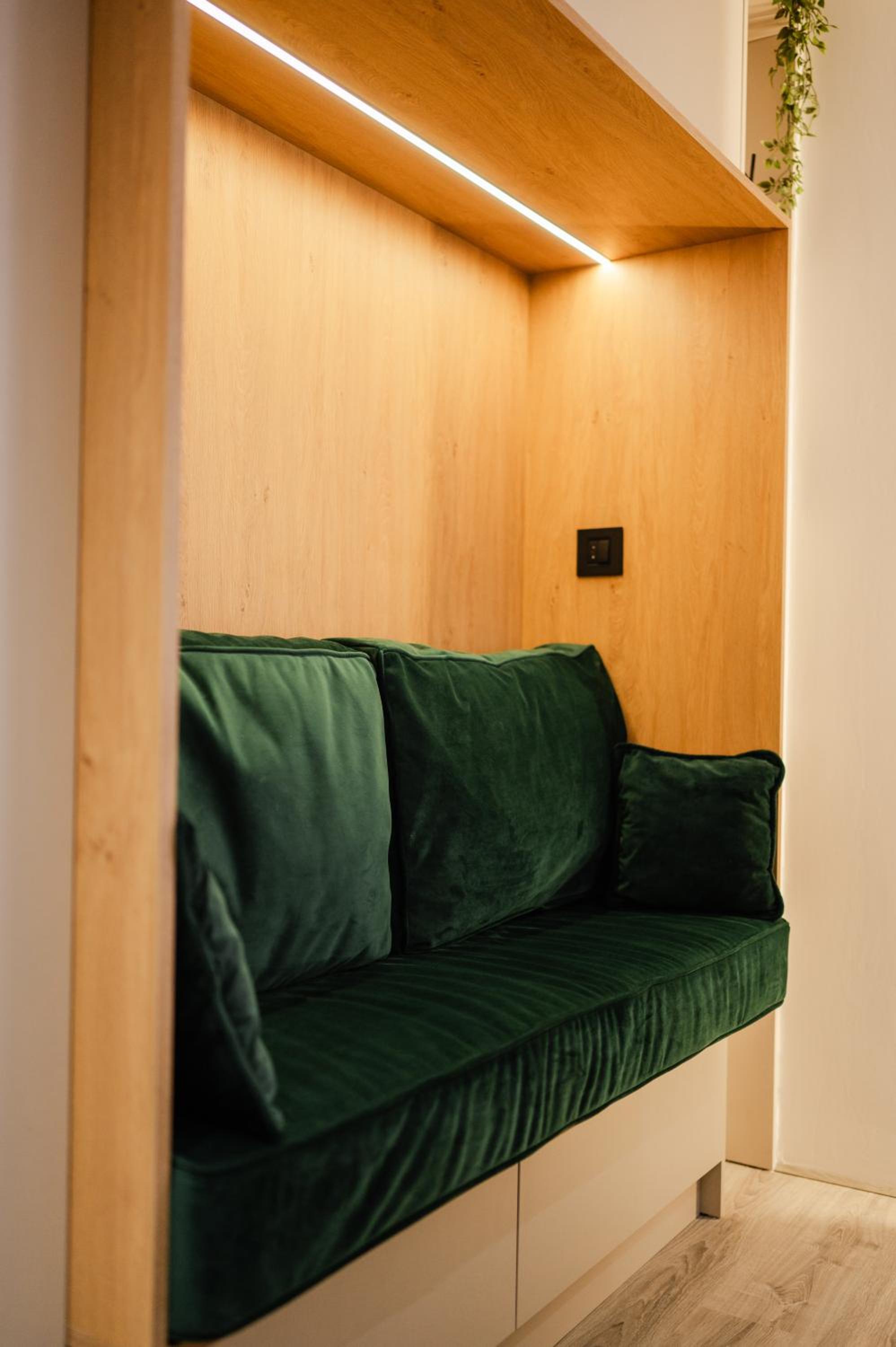Studio Compact