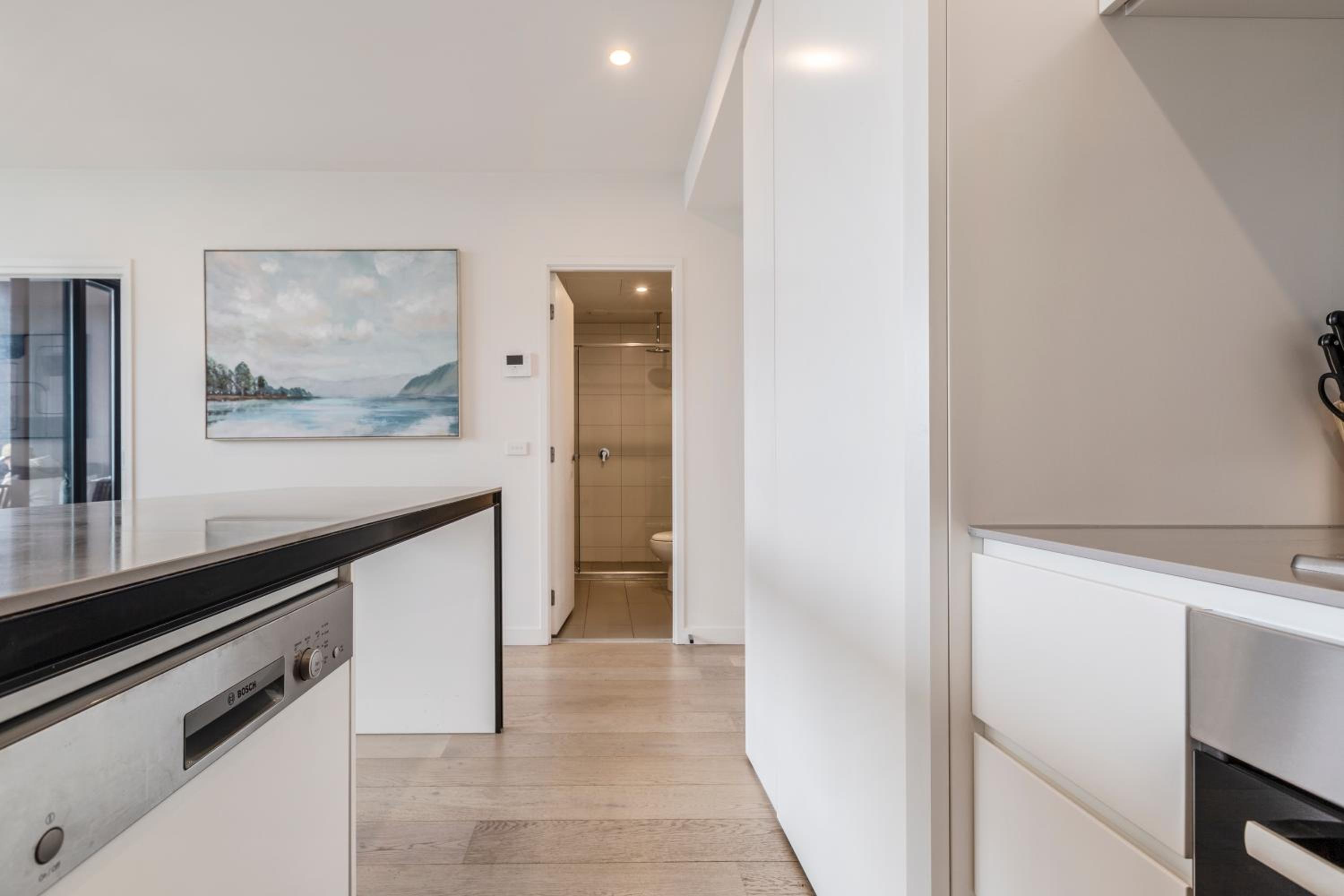 Sunny & Stylish Apt w Stunning City Views & 65 inches TV