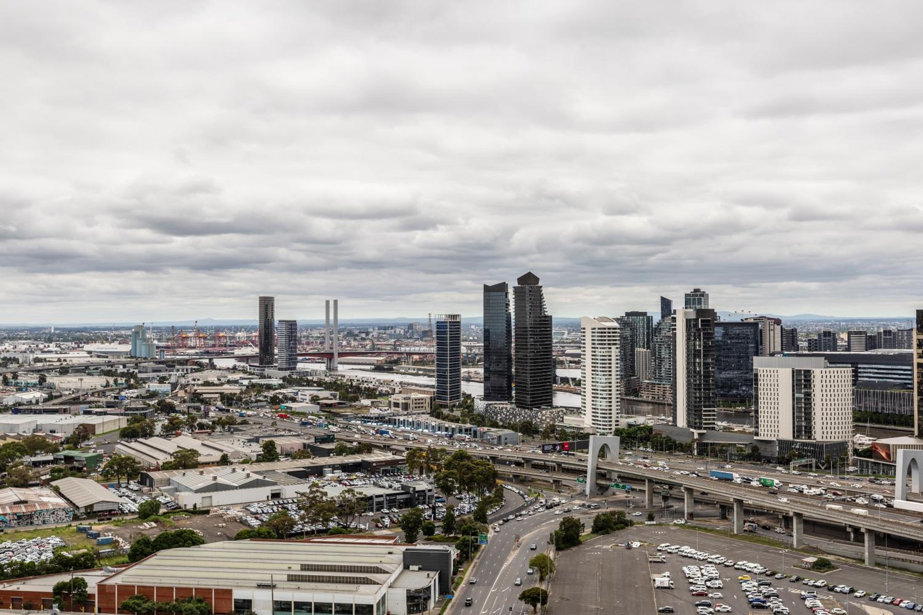 Sunny & Stylish Apt w Stunning City Views & 65 inches TV