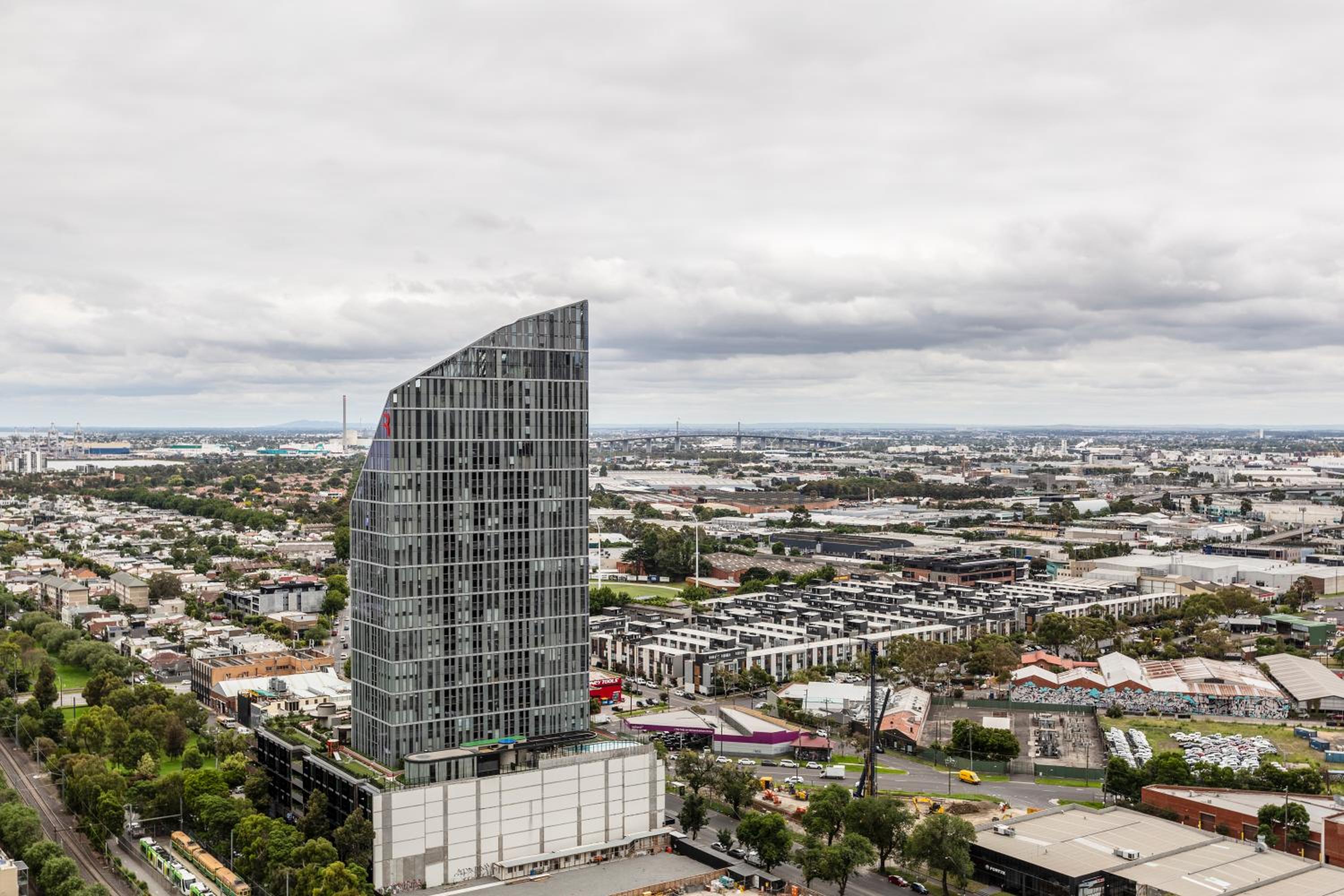 Sunny & Stylish Apt w Stunning City Views & 65 inches TV