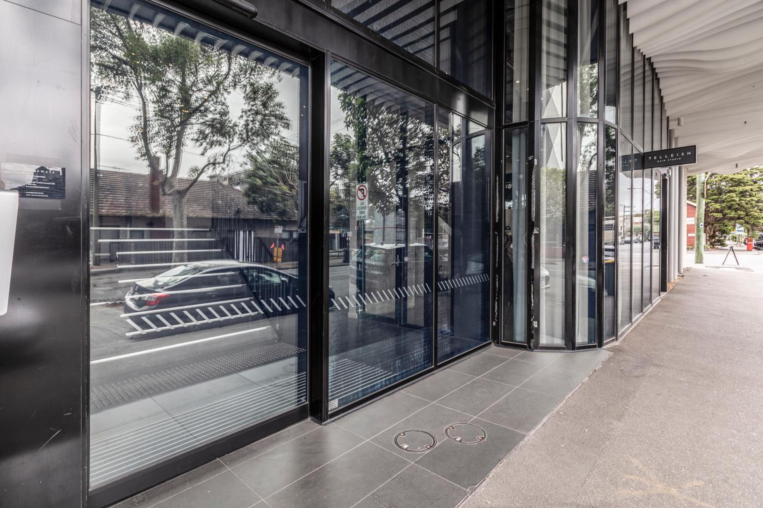 Sunny & Stylish Apt w Stunning City Views & 65 inches TV