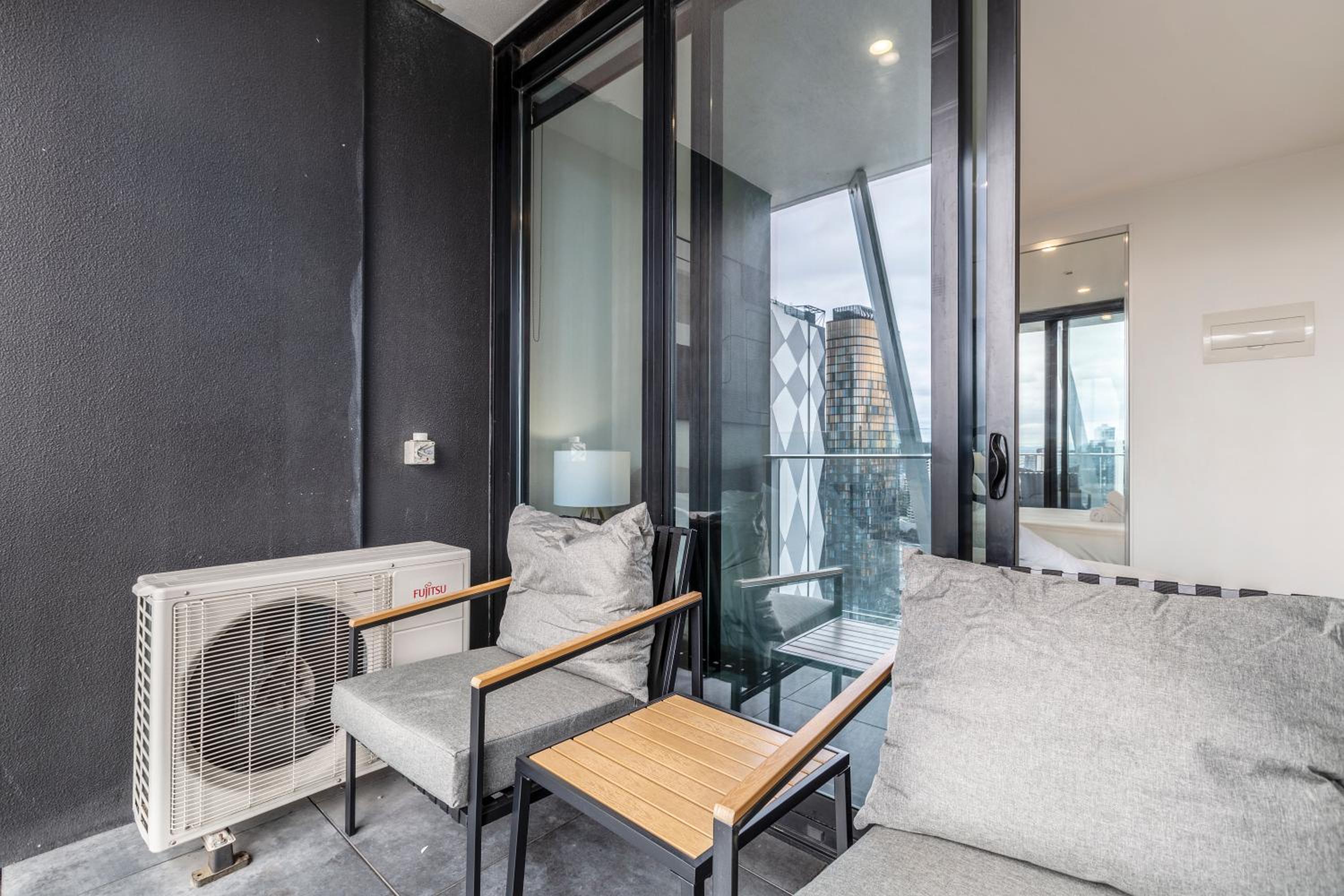 Sunny & Stylish Apt w Stunning City Views & 65 inches TV