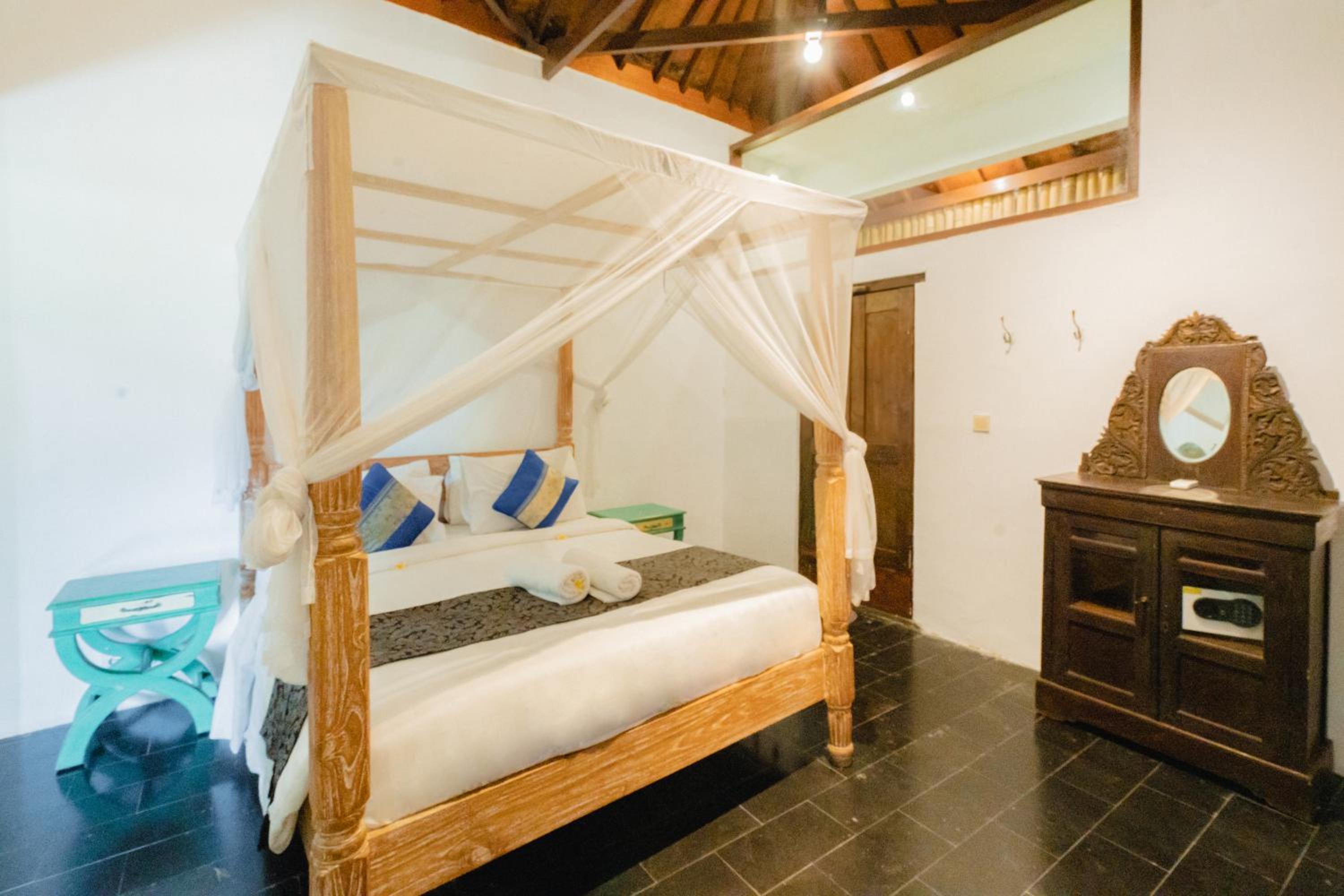5 Bedroom Villa Etnik in Seminyak with Big Garden and Private Pool
