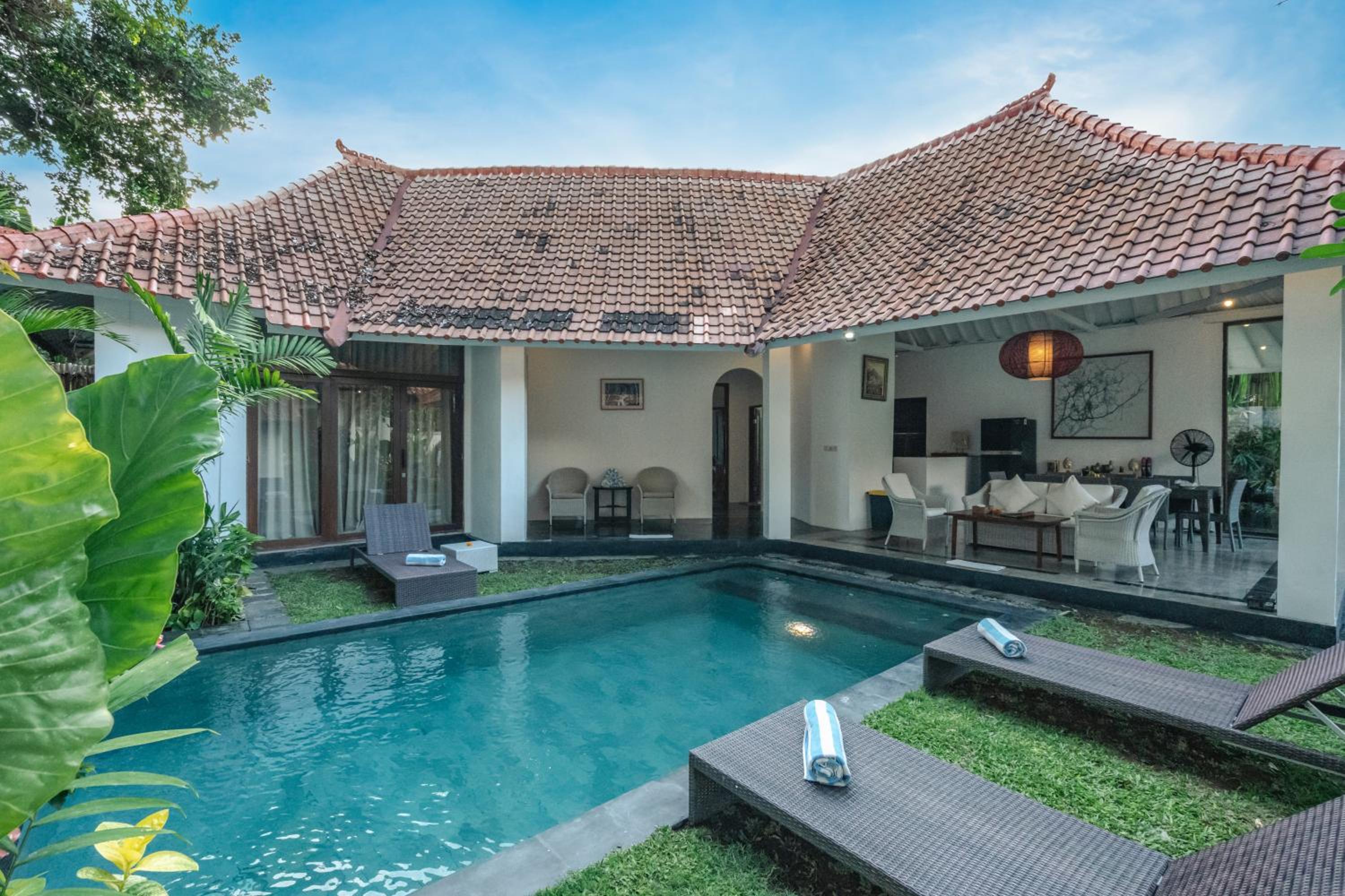 5 Bedroom Villa Etnik in Seminyak with Big Garden and Private Pool