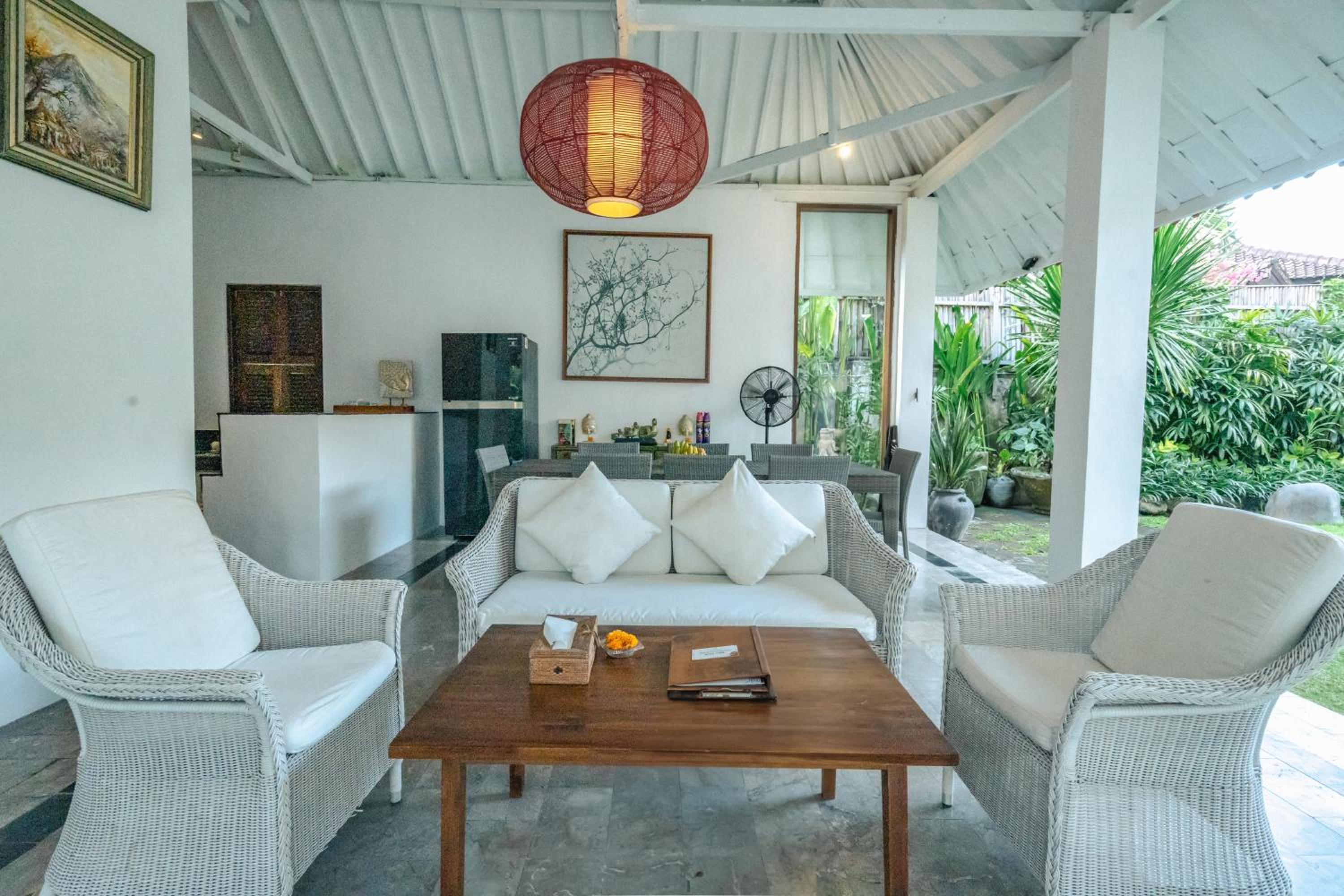 5 Bedroom Villa Etnik in Seminyak with Big Garden and Private Pool