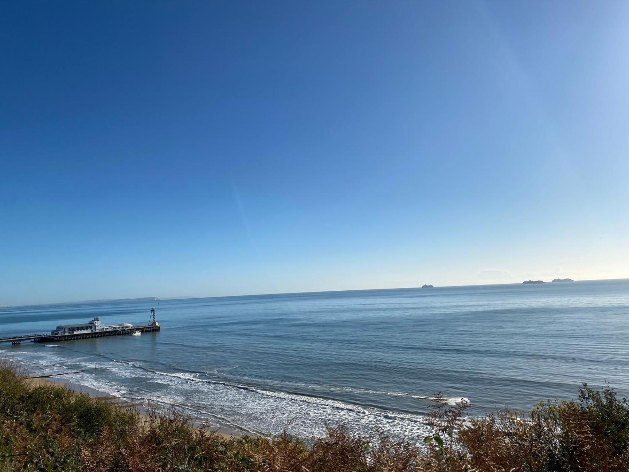 Bournemouth Cozy 3 Bedrooms Near Beach With Parking view 3