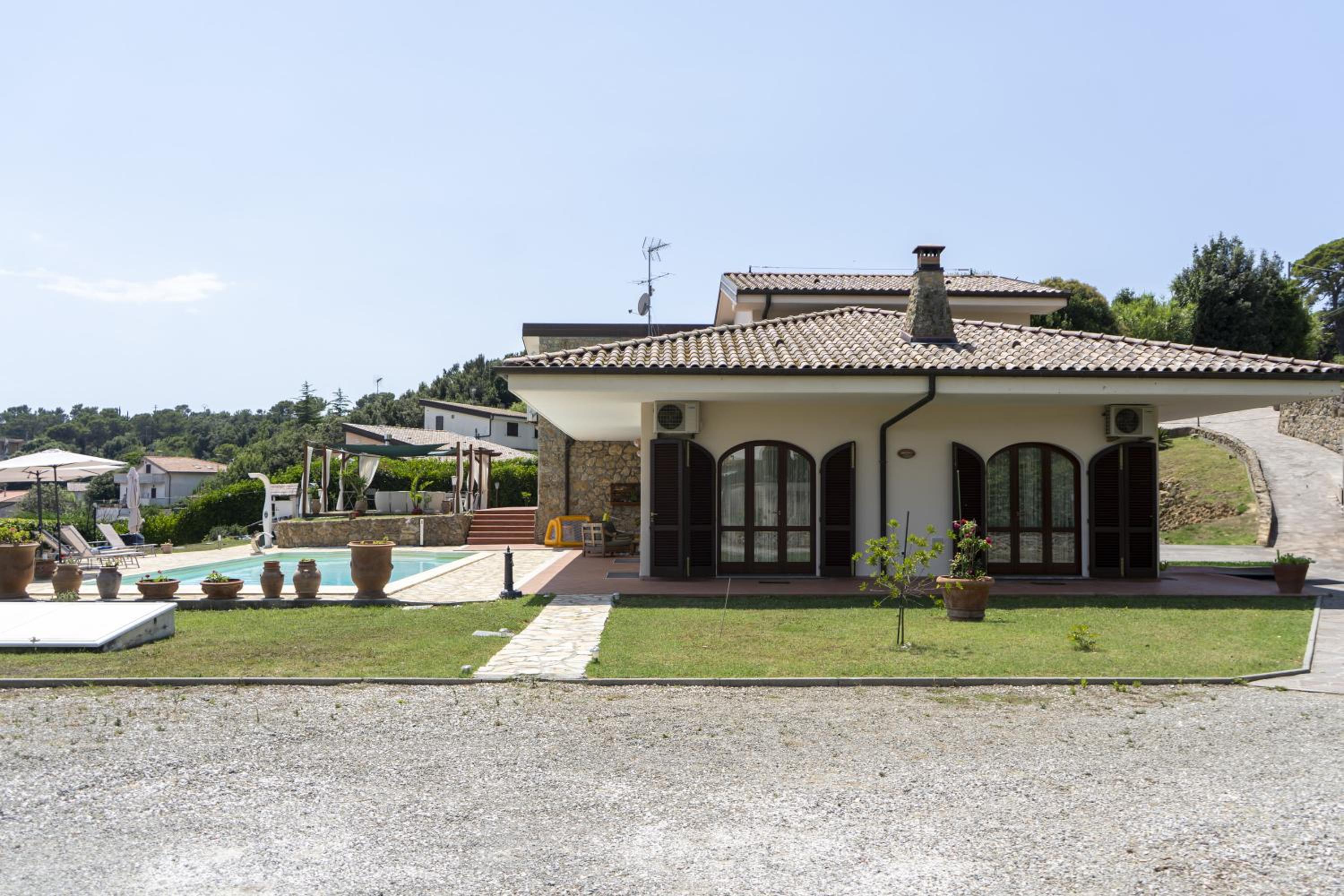 Villa con piscina - Livorno