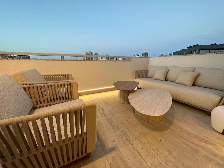 Designed and Bauhaus Rooftop 5 Stars view 3