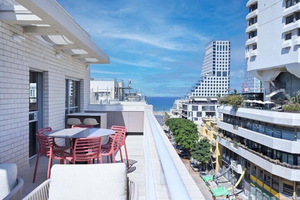 Designed and Bauhaus Rooftop 5 Stars view 5