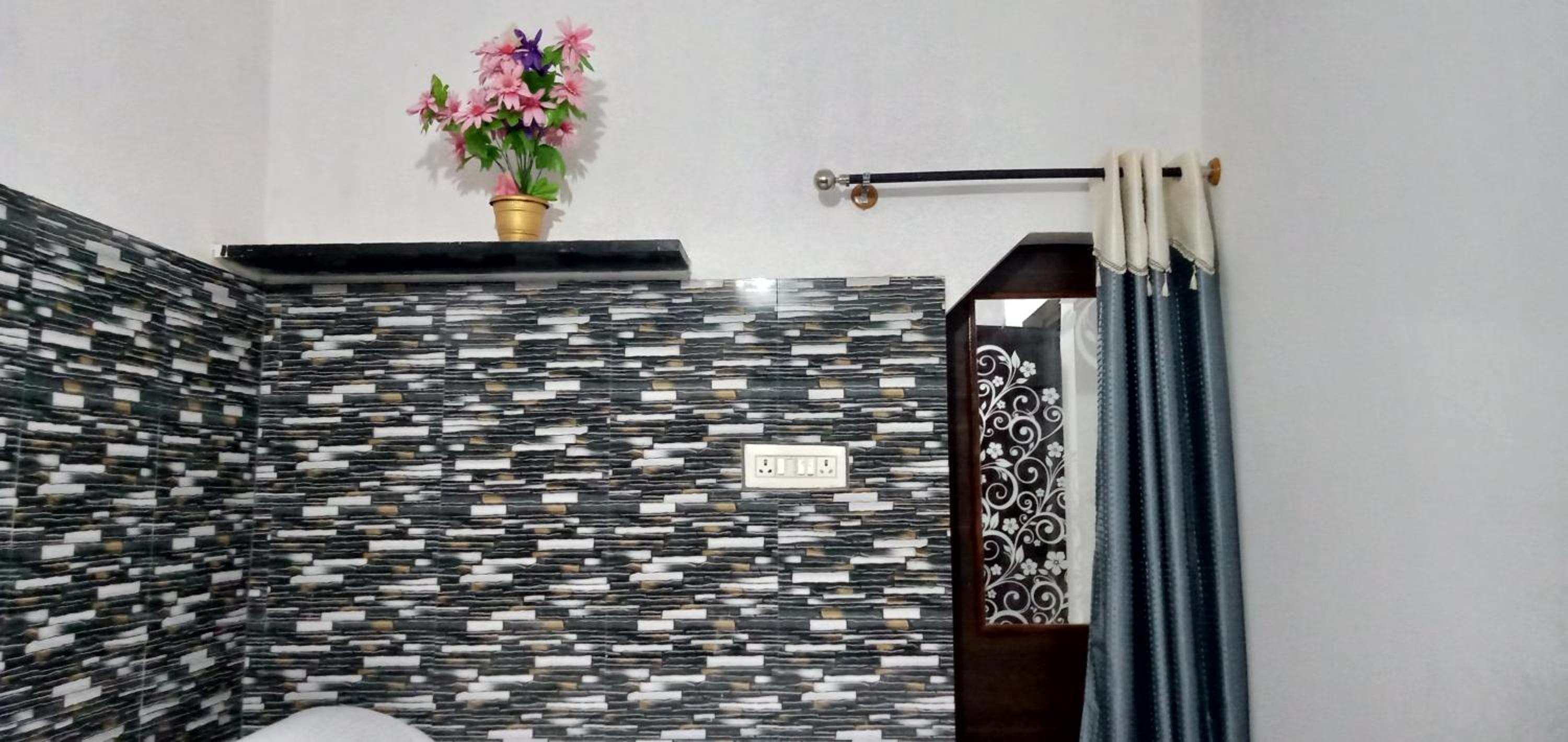 Flora Homestay
