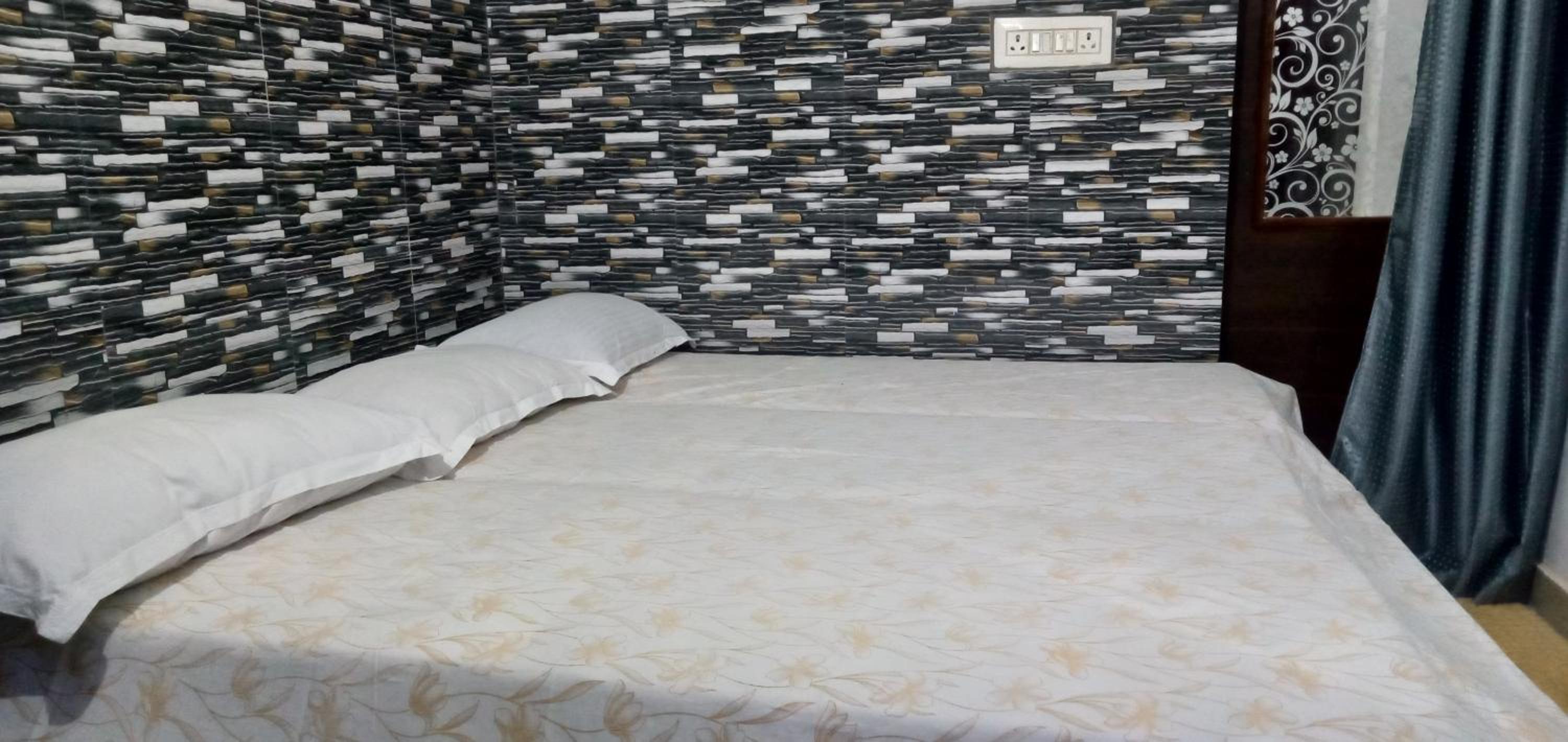 Flora Homestay