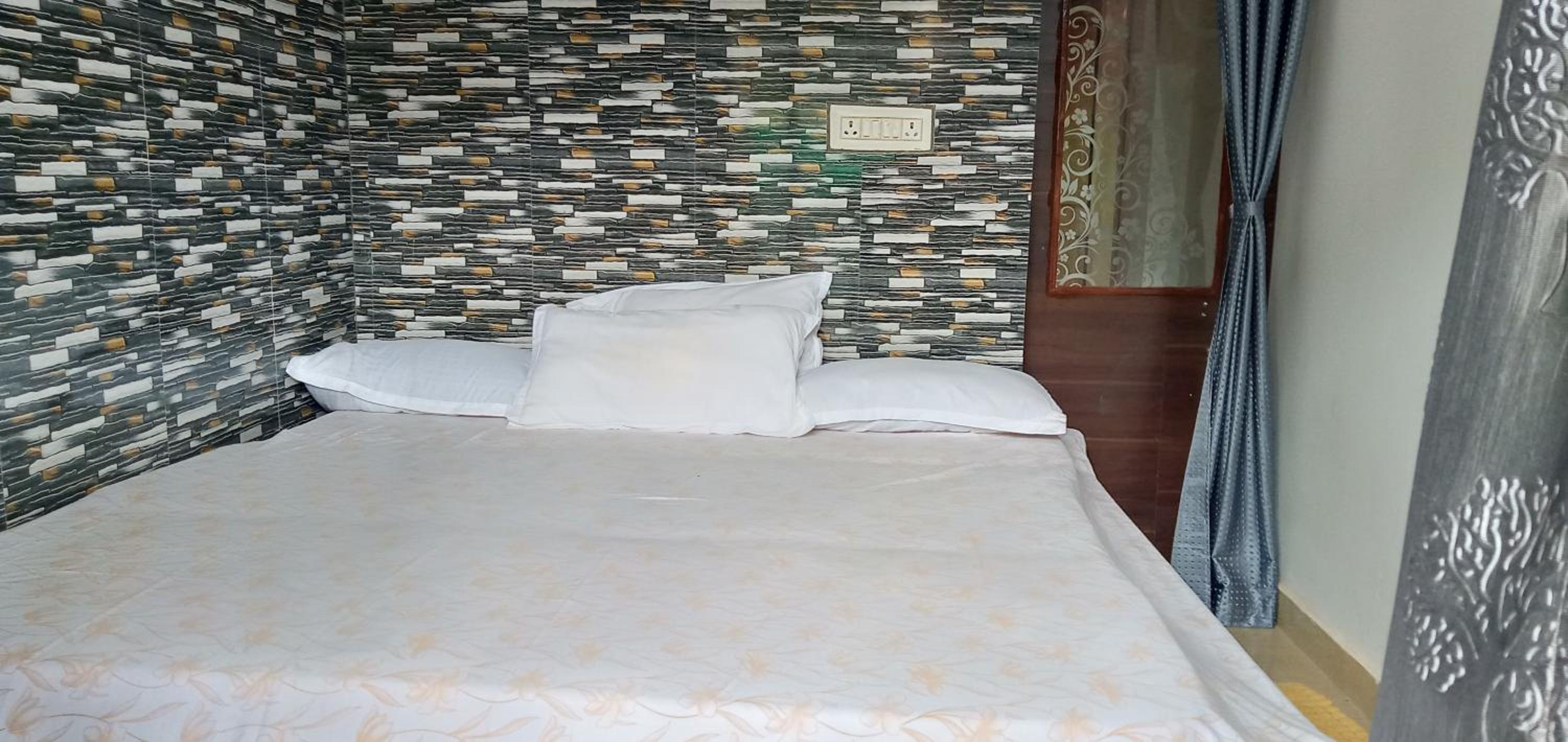 Flora Homestay