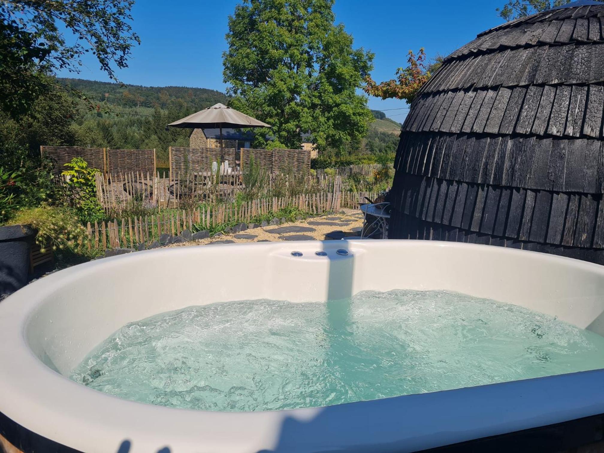 La CABANE LUXUEUSE AVEC JACUZY