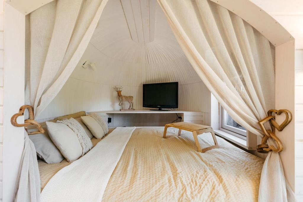 La CABANE LUXUEUSE AVEC JACUZY