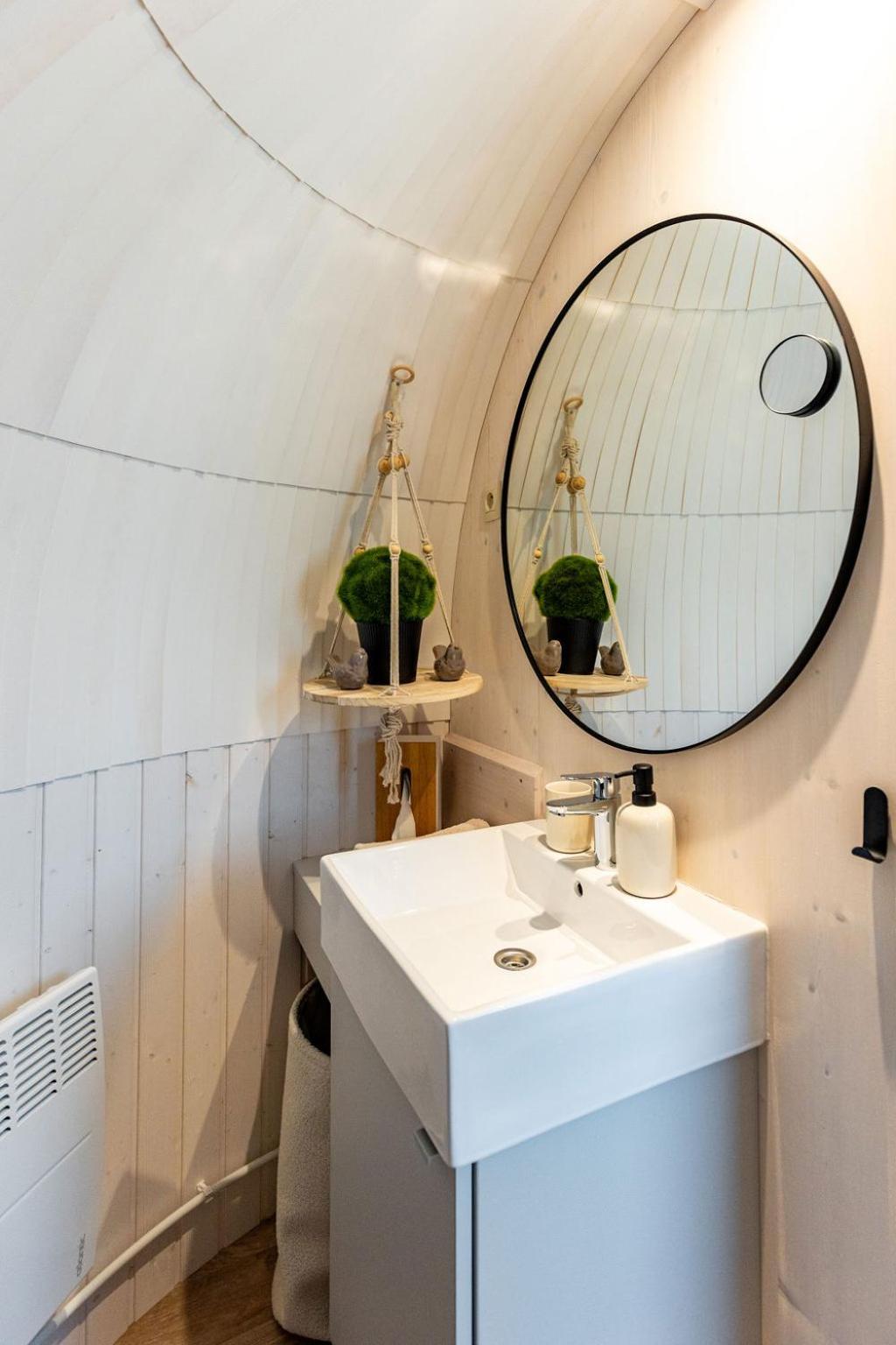 La CABANE LUXUEUSE AVEC JACUZY