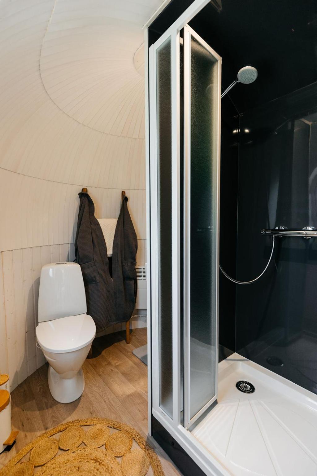 La CABANE LUXUEUSE AVEC JACUZY