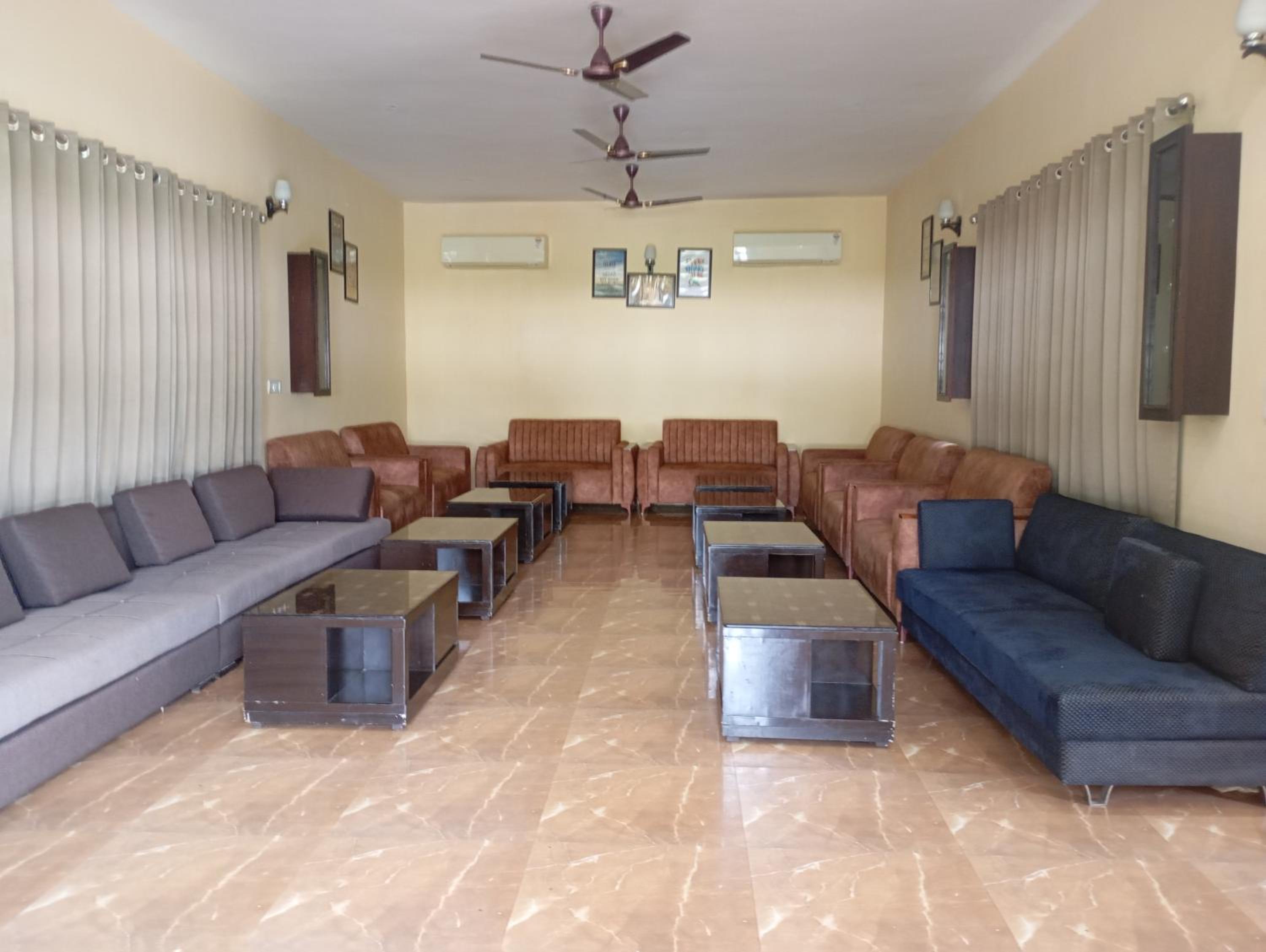 7BR Farmhouse With Private Pool by Especial Rentals