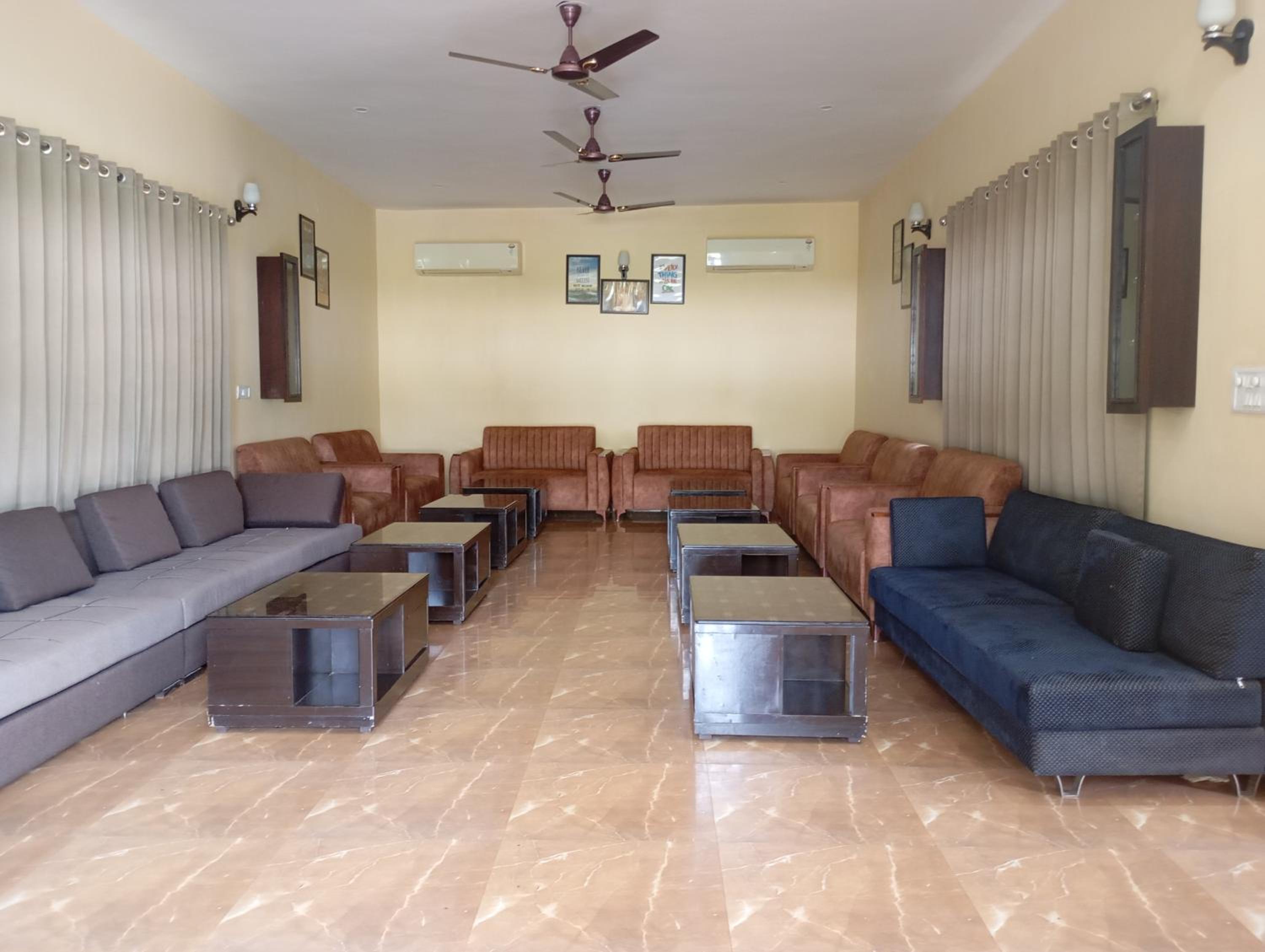 7BR Farmhouse With Private Pool by Especial Rentals