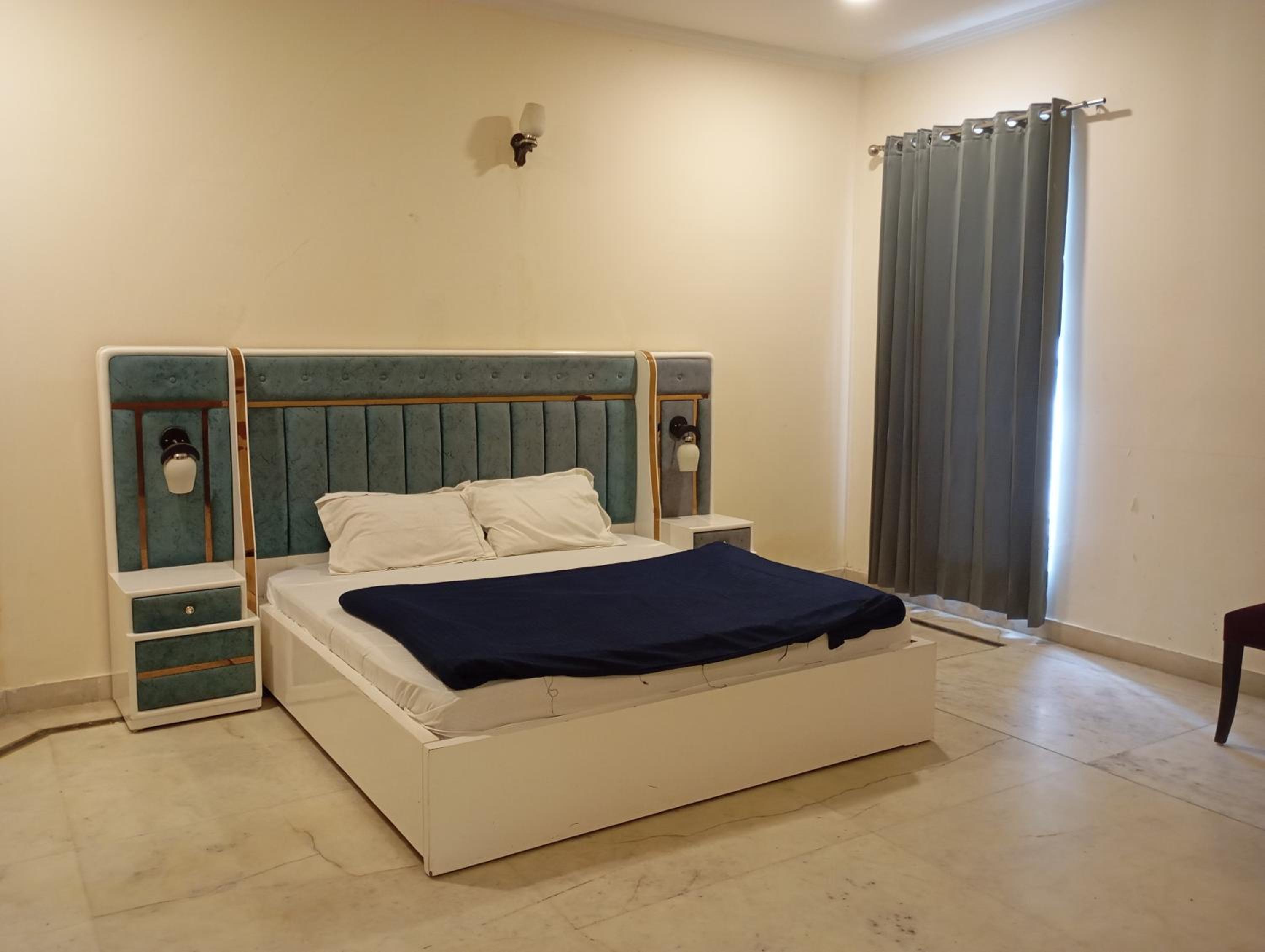 7BR Farmhouse With Private Pool by Especial Rentals