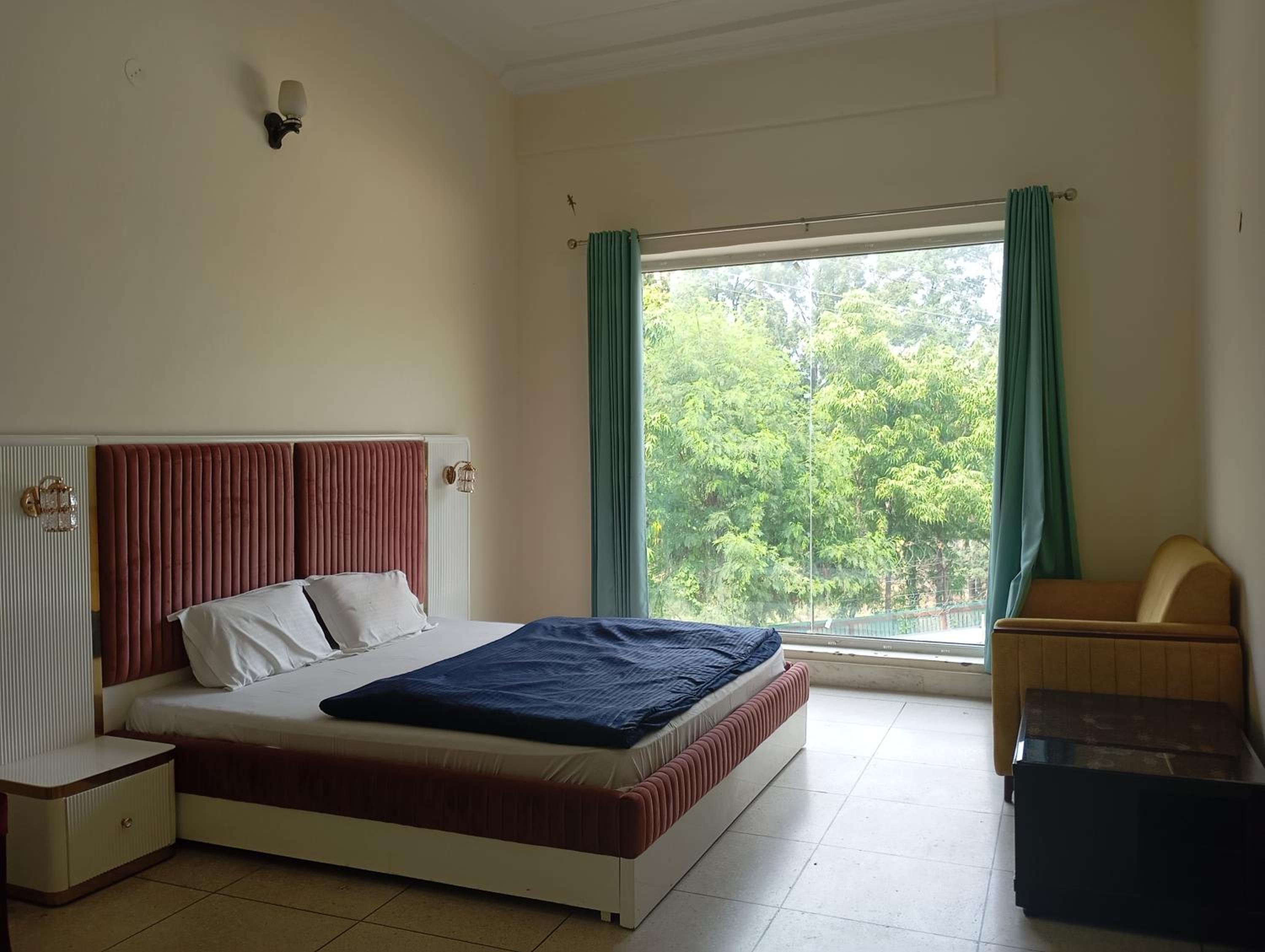 7BR Farmhouse With Private Pool by Especial Rentals