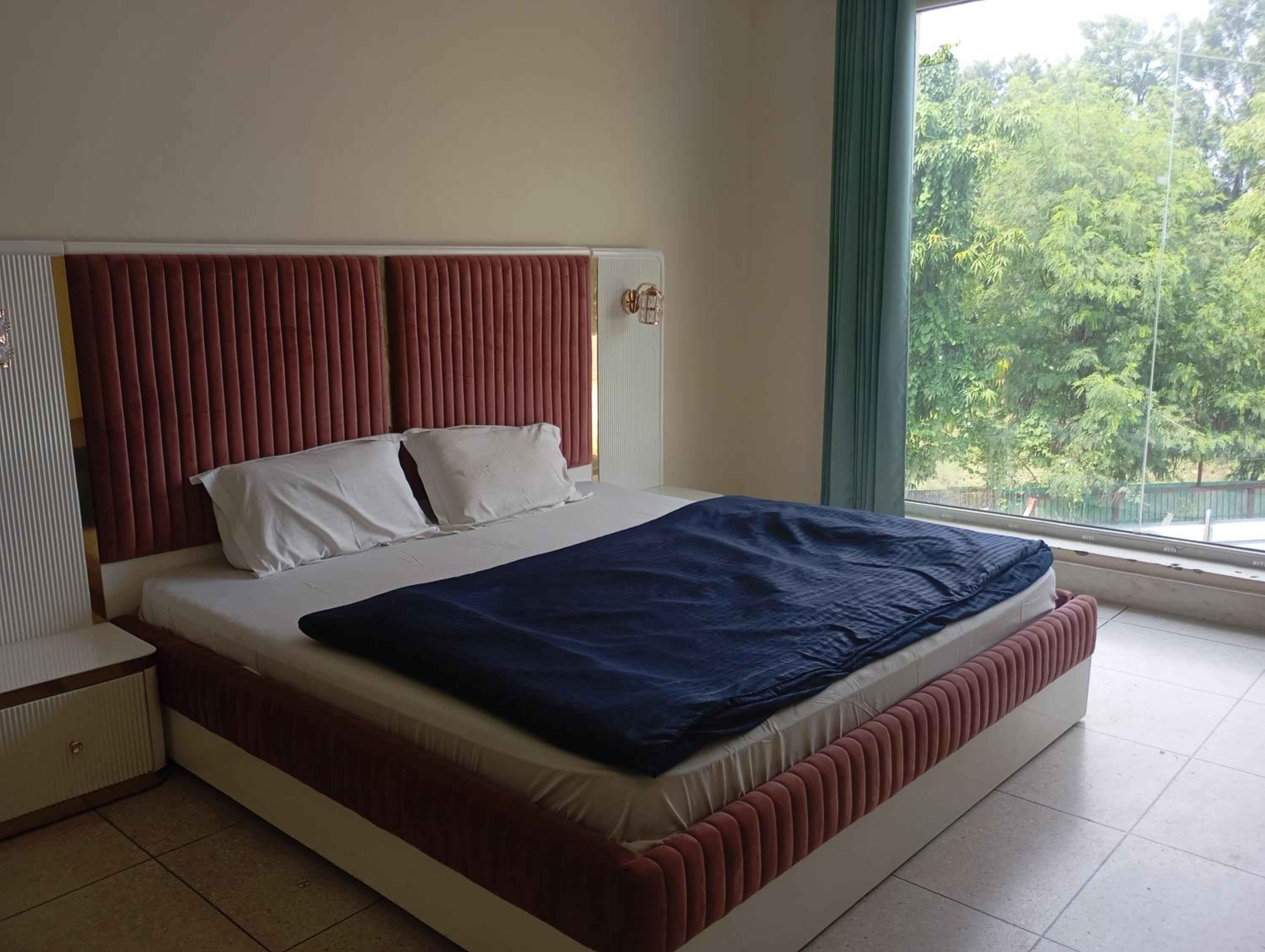 7BR Farmhouse With Private Pool by Especial Rentals