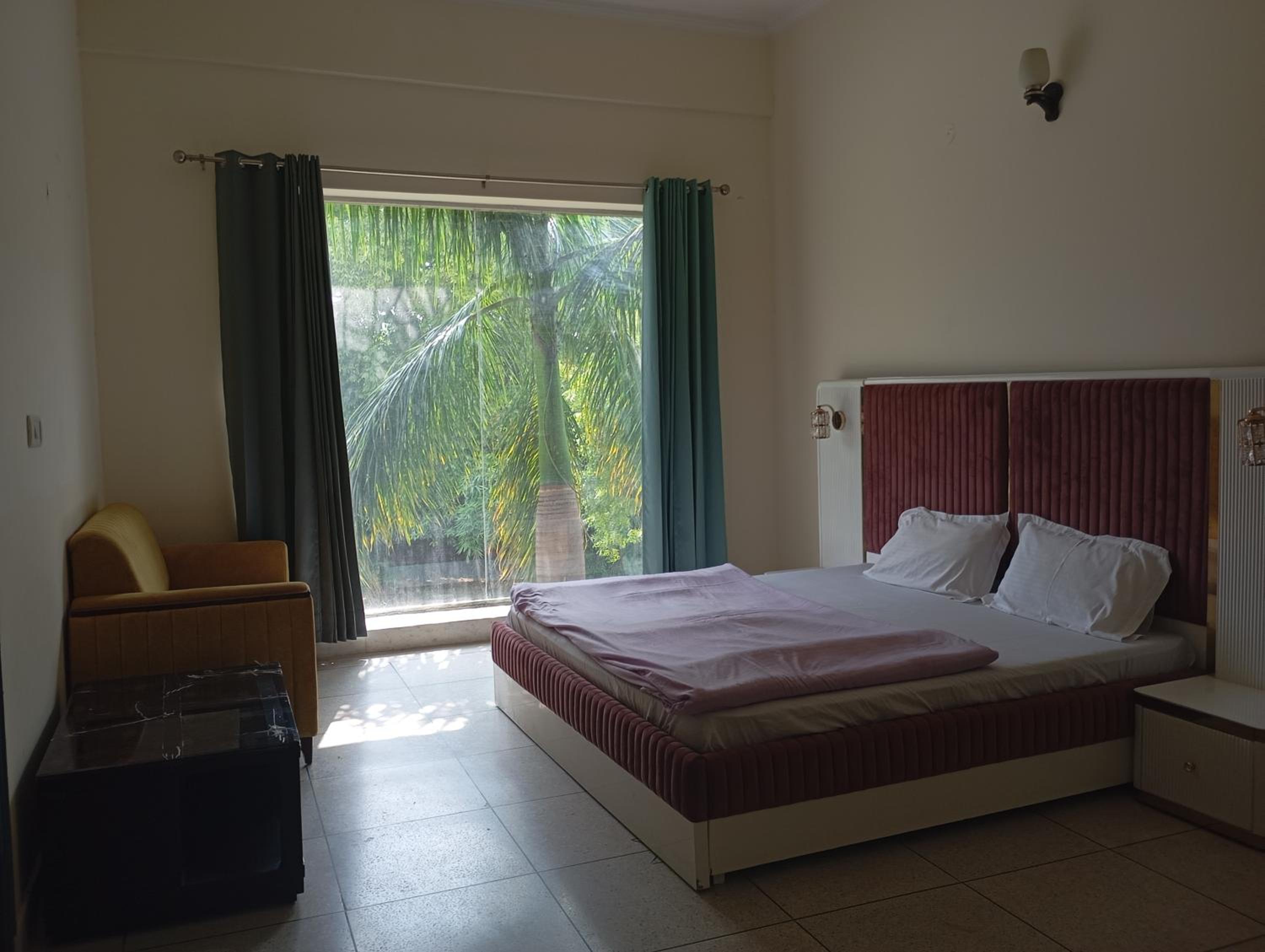 7BR Farmhouse With Private Pool by Especial Rentals